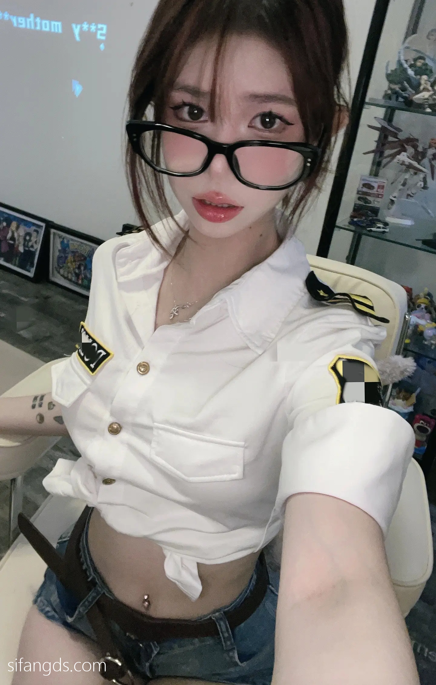 抖音反差女神『宥子oct9』最新定制道具自慰，风骚气质高挑身材男人看了就想侵犯穷人女神富人玩物精盆