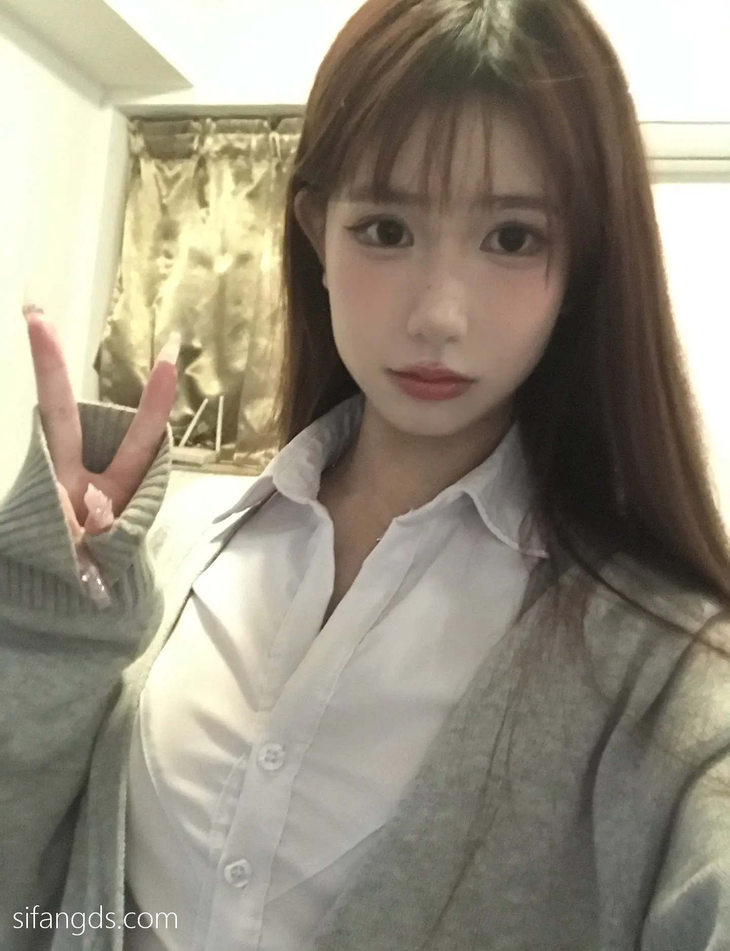 抖音反差女神『宥子oct9』最新定制道具自慰，风骚气质高挑身材男人看了就想侵犯穷人女神富人玩物精盆