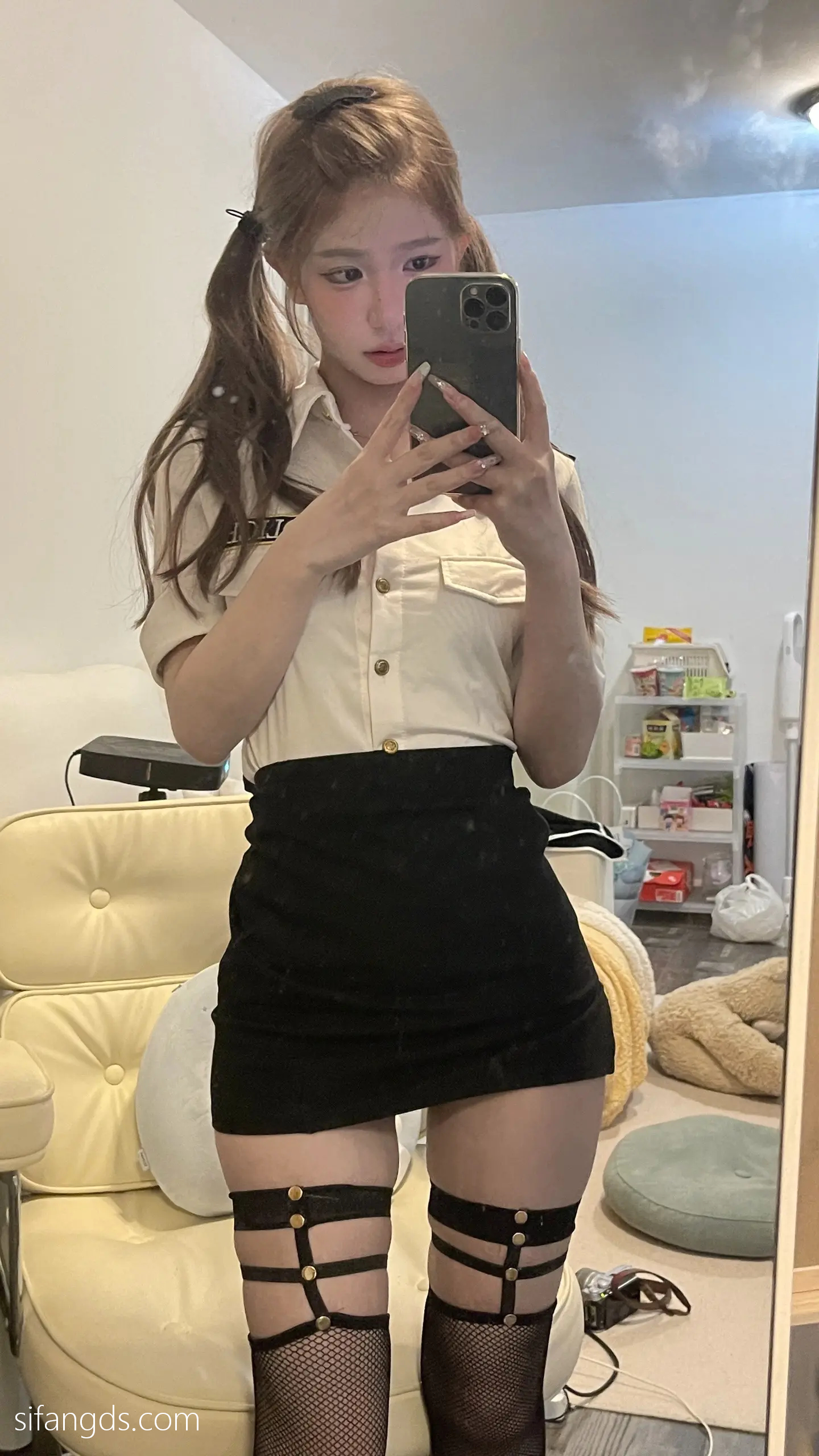 抖音反差女神『宥子oct9』最新定制道具自慰，风骚气质高挑身材男人看了就想侵犯穷人女神富人玩物精盆