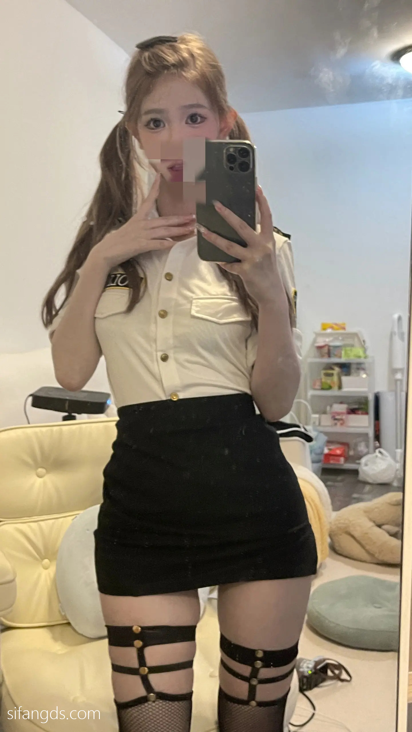 抖音反差女神『宥子oct9』最新定制道具自慰，风骚气质高挑身材男人看了就想侵犯穷人女神富人玩物精盆