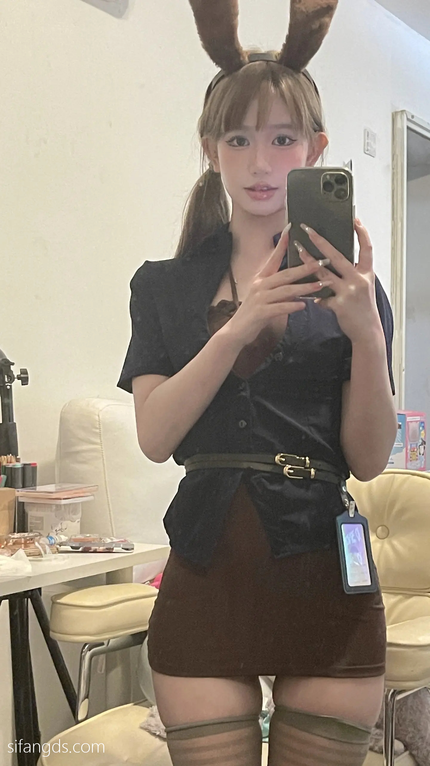 抖音反差女神『宥子oct9』最新定制道具自慰，风骚气质高挑身材男人看了就想侵犯穷人女神富人玩物精盆