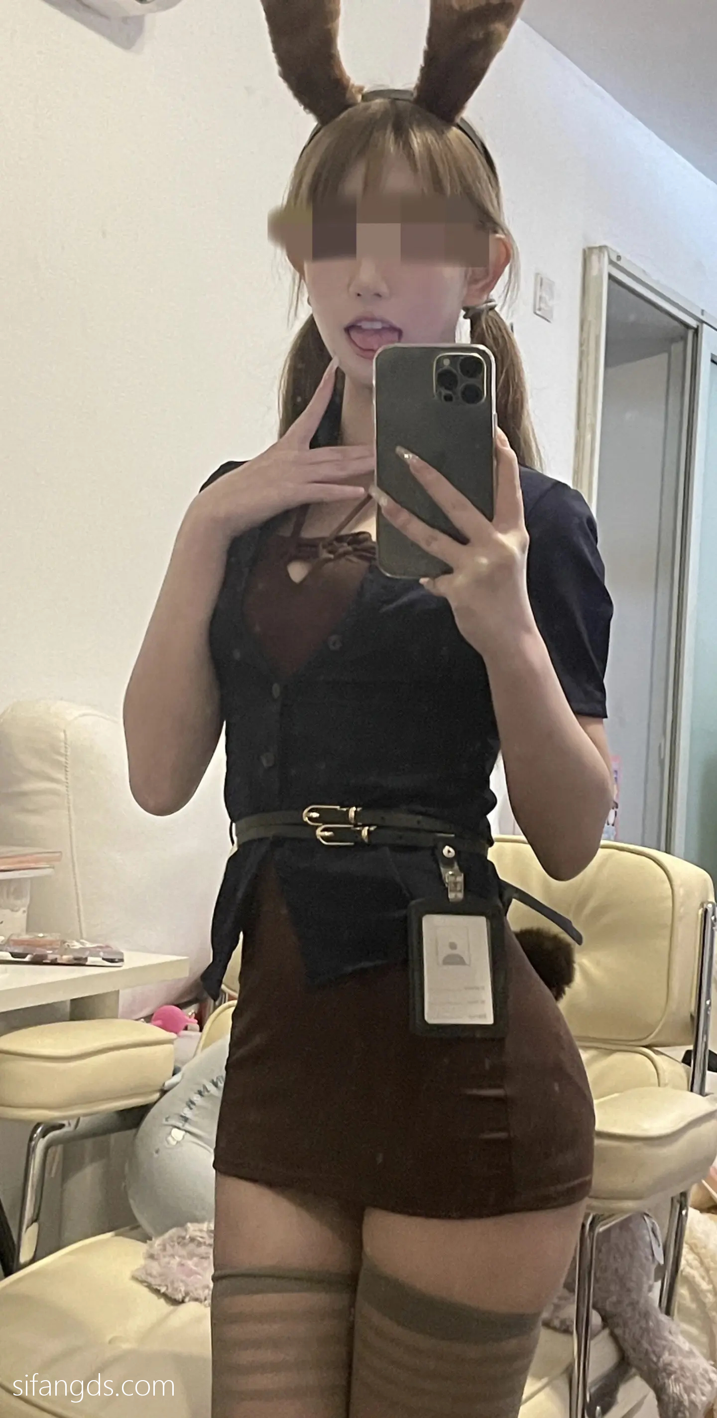 抖音反差女神『宥子oct9』最新定制道具自慰，风骚气质高挑身材男人看了就想侵犯穷人女神富人玩物精盆