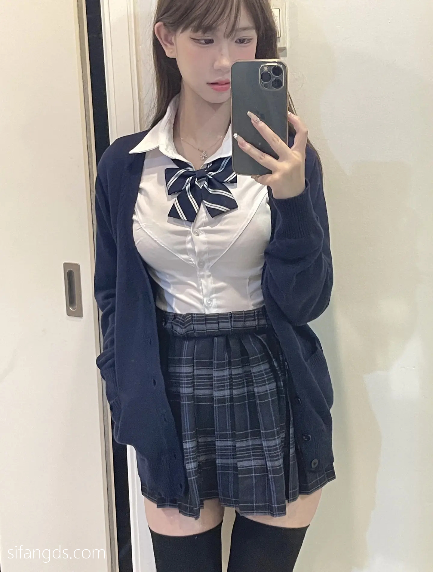 抖音反差女神『宥子oct9』最新定制道具自慰，风骚气质高挑身材男人看了就想侵犯穷人女神富人玩物精盆