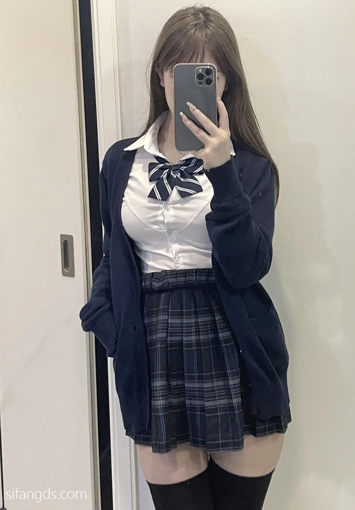 抖音反差女神『宥子oct9』最新定制道具自慰，风骚气质高挑身材男人看了就想侵犯穷人女神富人玩物精盆