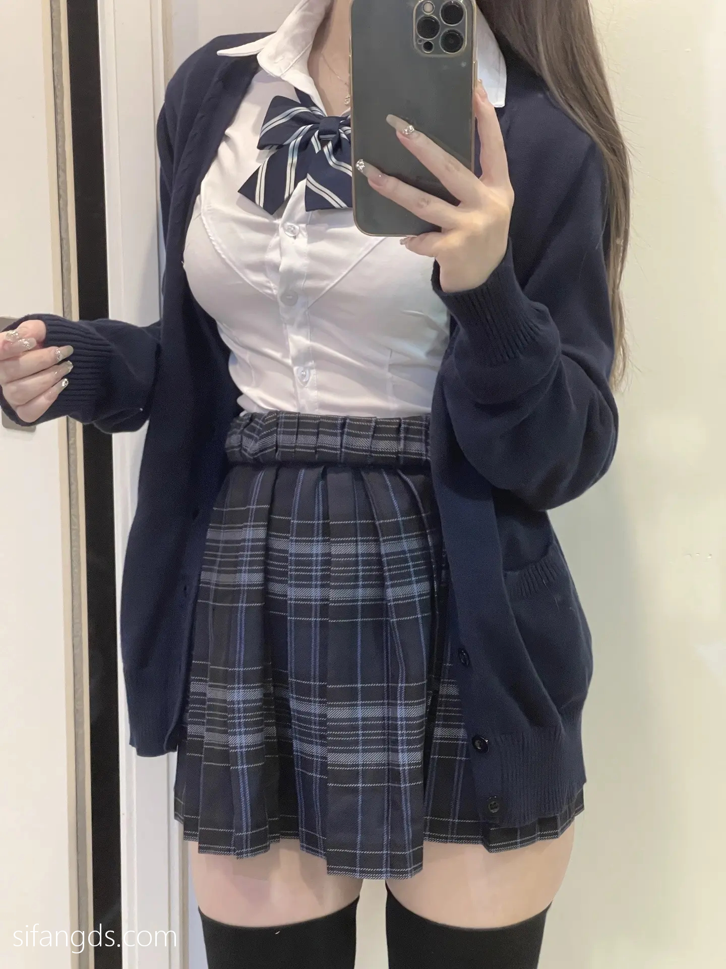 抖音反差女神『宥子oct9』最新定制道具自慰，风骚气质高挑身材男人看了就想侵犯穷人女神富人玩物精盆