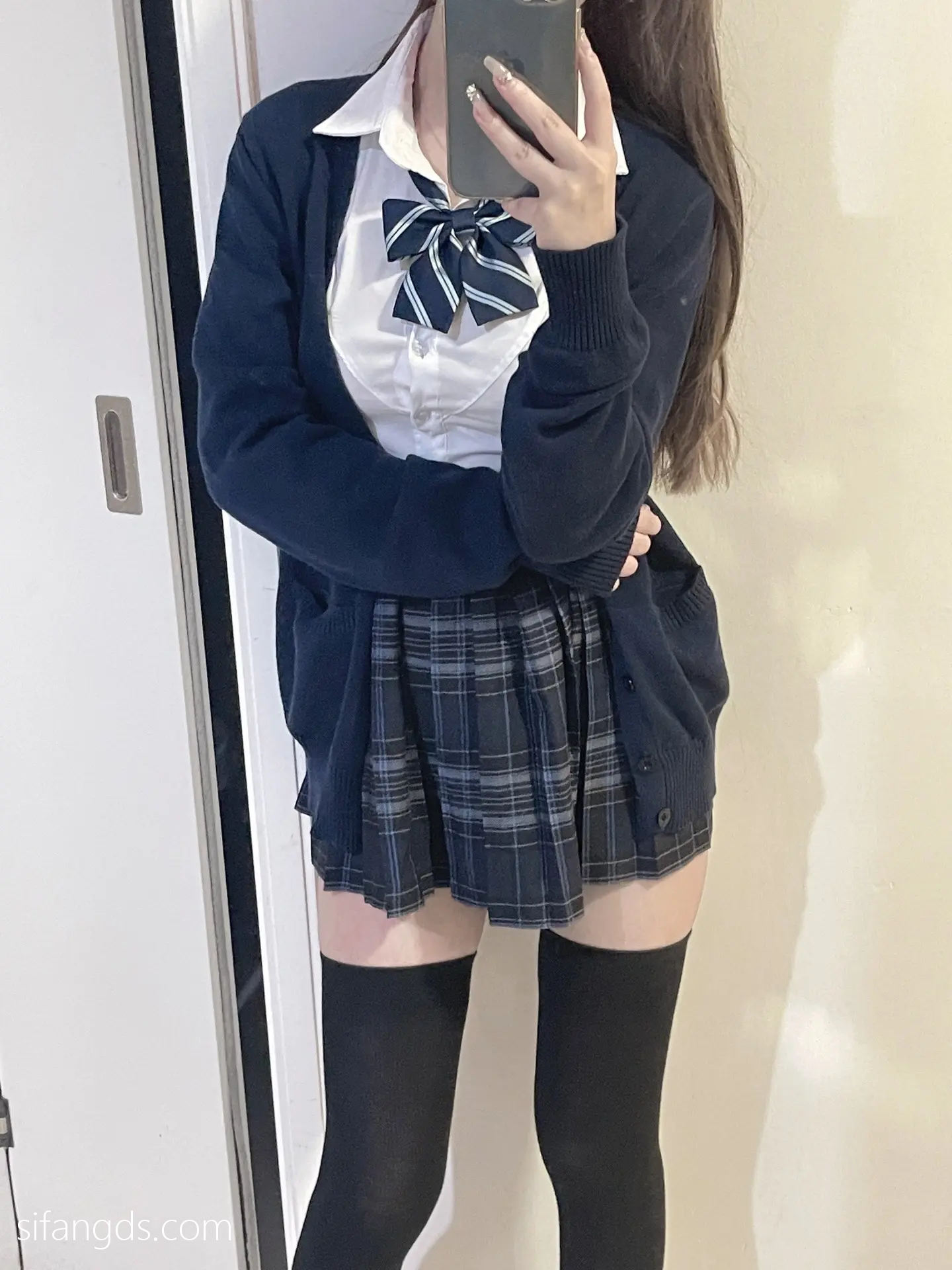 抖音反差女神『宥子oct9』最新定制道具自慰，风骚气质高挑身材男人看了就想侵犯穷人女神富人玩物精盆