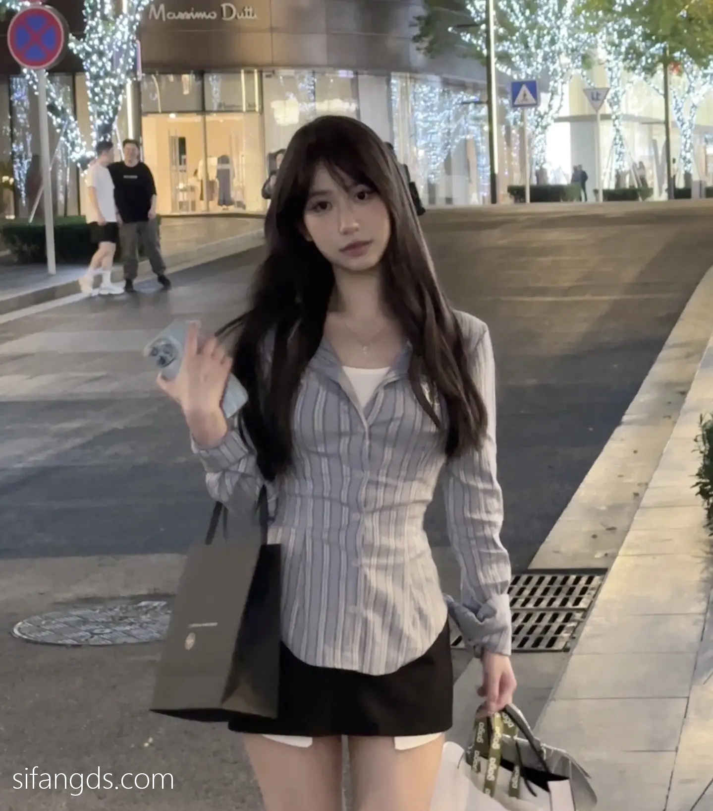 抖音反差女神『宥子oct9』最新定制道具自慰，风骚气质高挑身材男人看了就想侵犯穷人女神富人玩物精盆