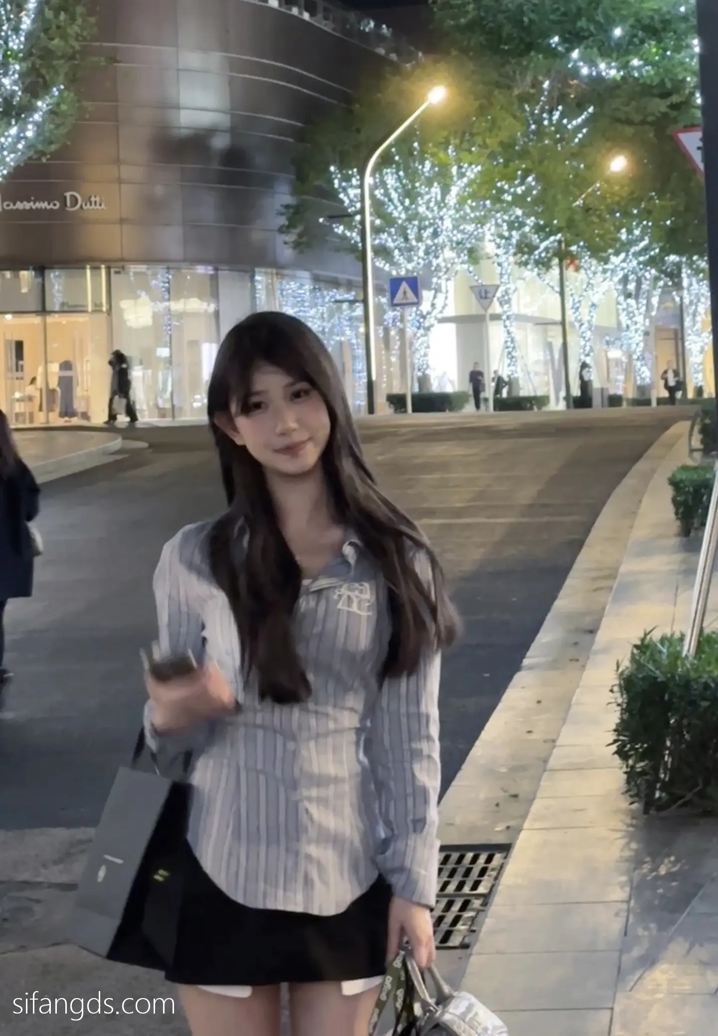 抖音反差女神『宥子oct9』最新定制道具自慰，风骚气质高挑身材男人看了就想侵犯穷人女神富人玩物精盆