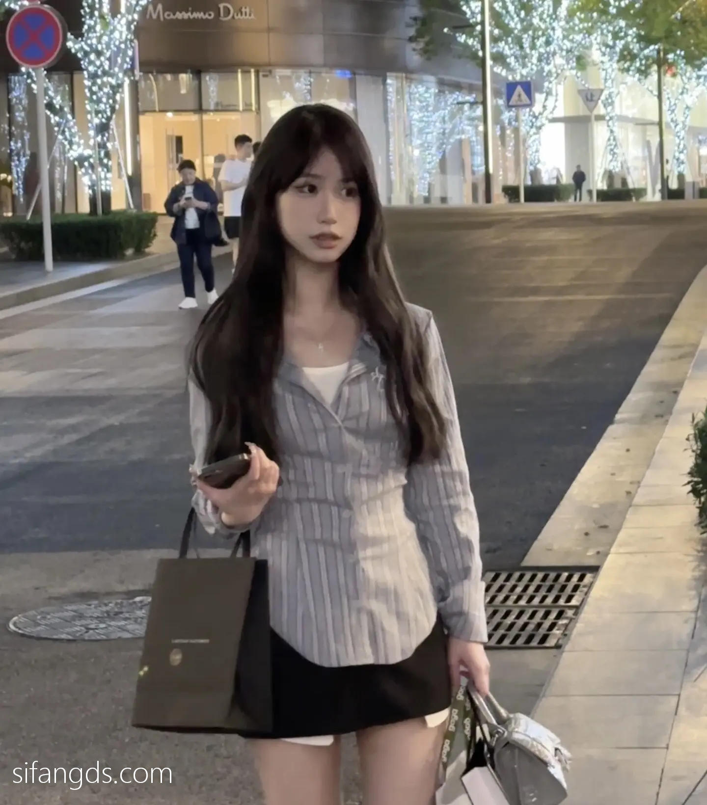 抖音反差女神『宥子oct9』最新定制道具自慰，风骚气质高挑身材男人看了就想侵犯穷人女神富人玩物精盆