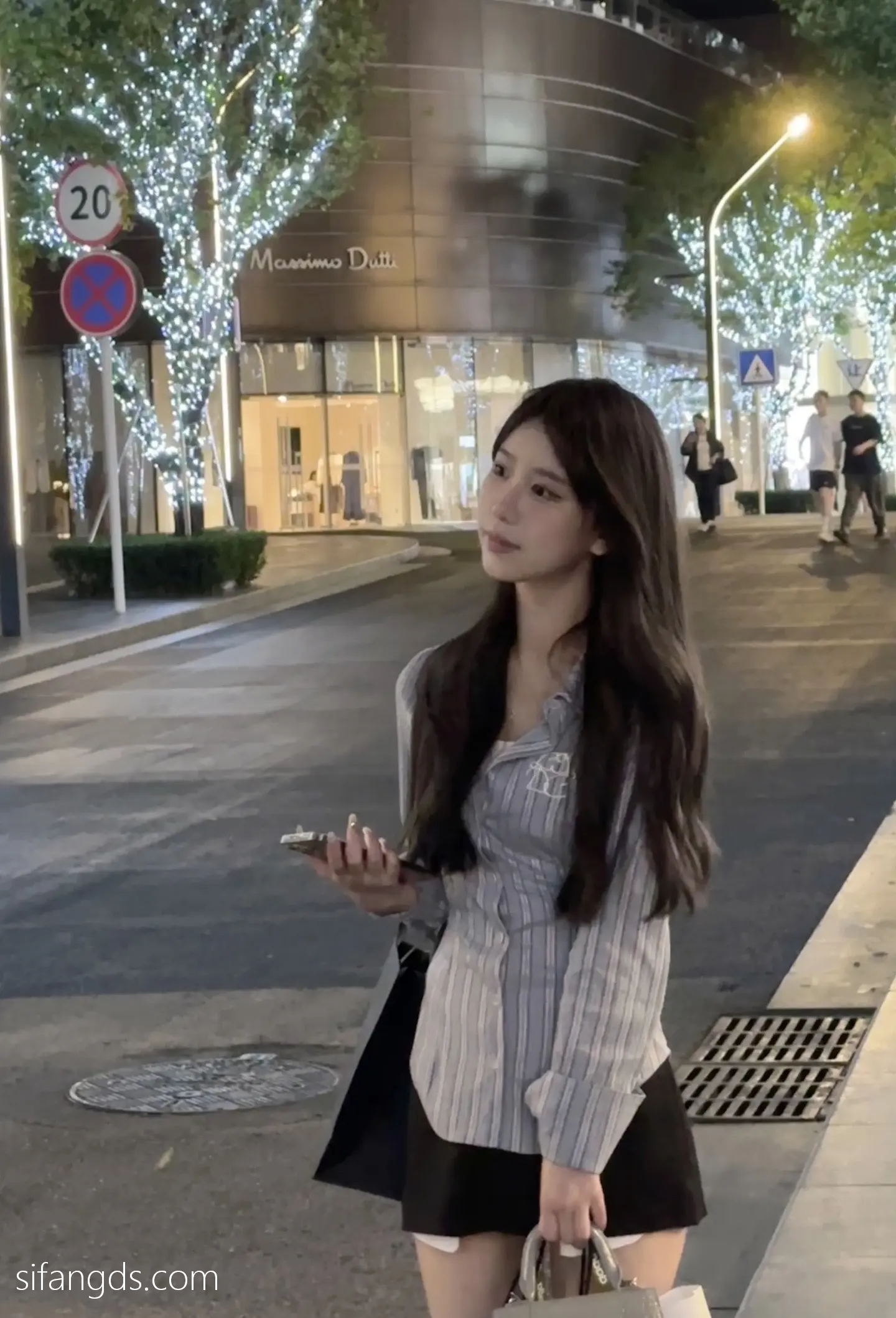 抖音反差女神『宥子oct9』最新定制道具自慰，风骚气质高挑身材男人看了就想侵犯穷人女神富人玩物精盆