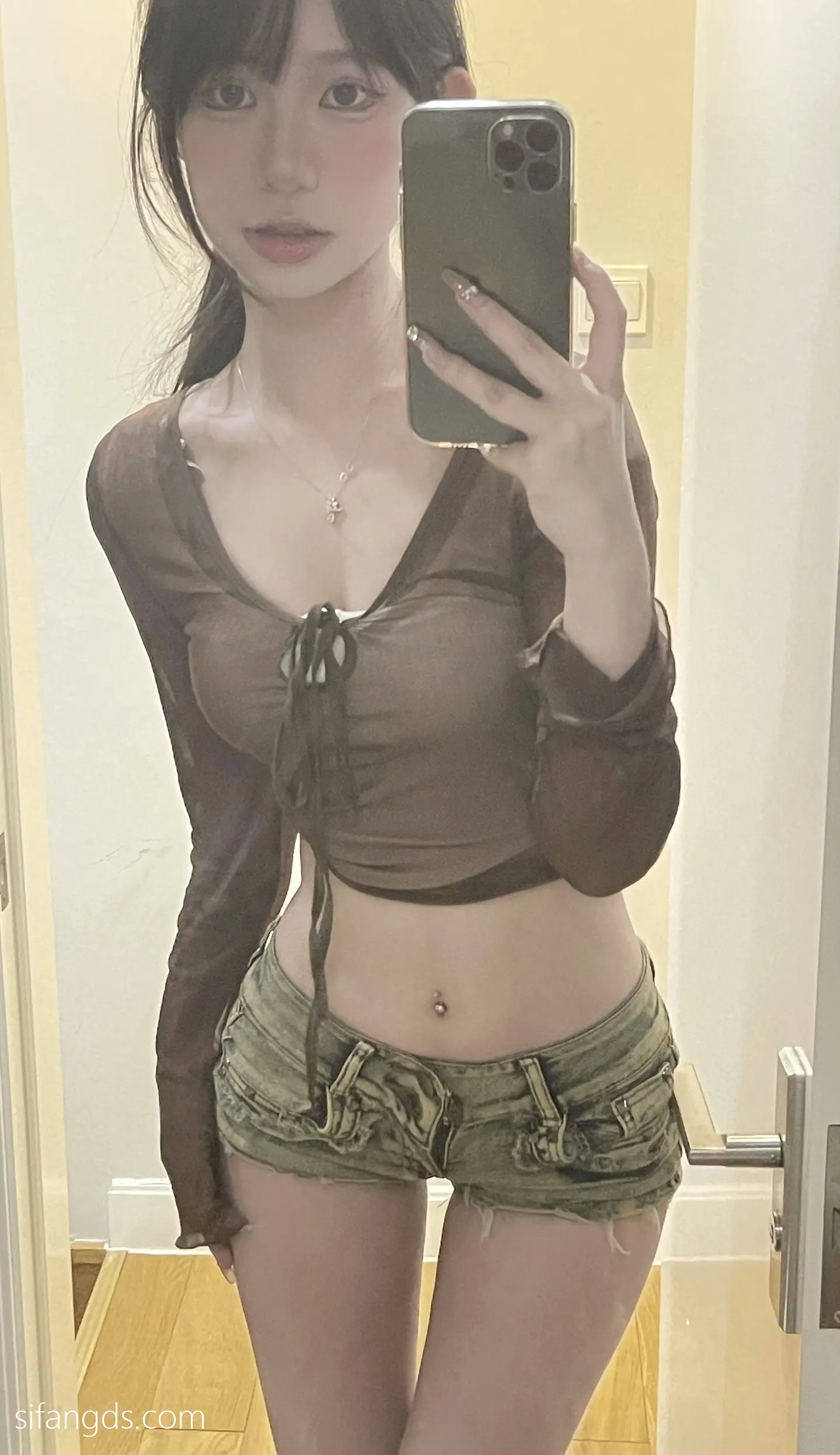 抖音反差女神『宥子oct9』最新定制道具自慰，风骚气质高挑身材男人看了就想侵犯穷人女神富人玩物精盆