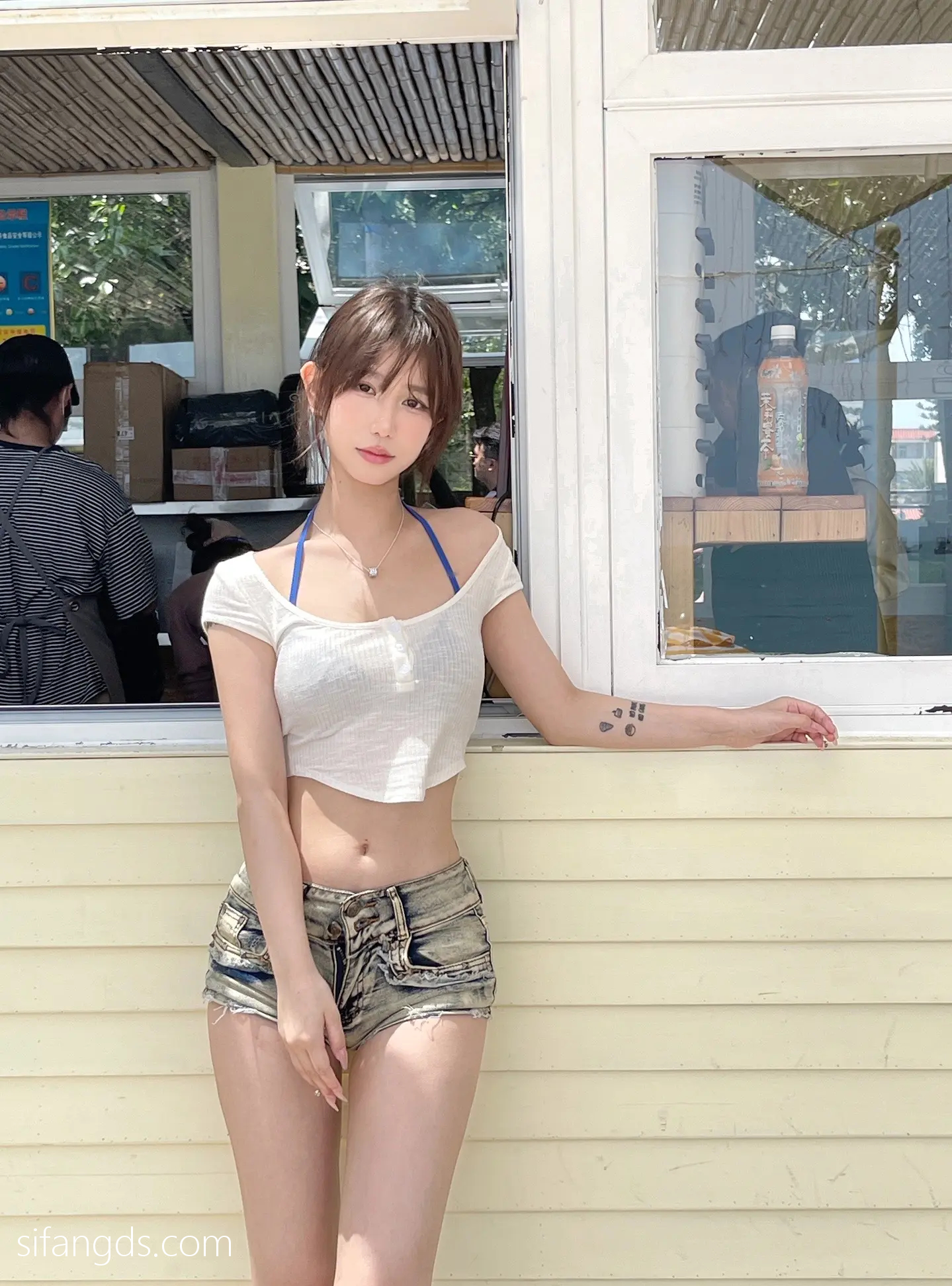 抖音反差女神『宥子oct9』最新定制道具自慰，风骚气质高挑身材男人看了就想侵犯穷人女神富人玩物精盆