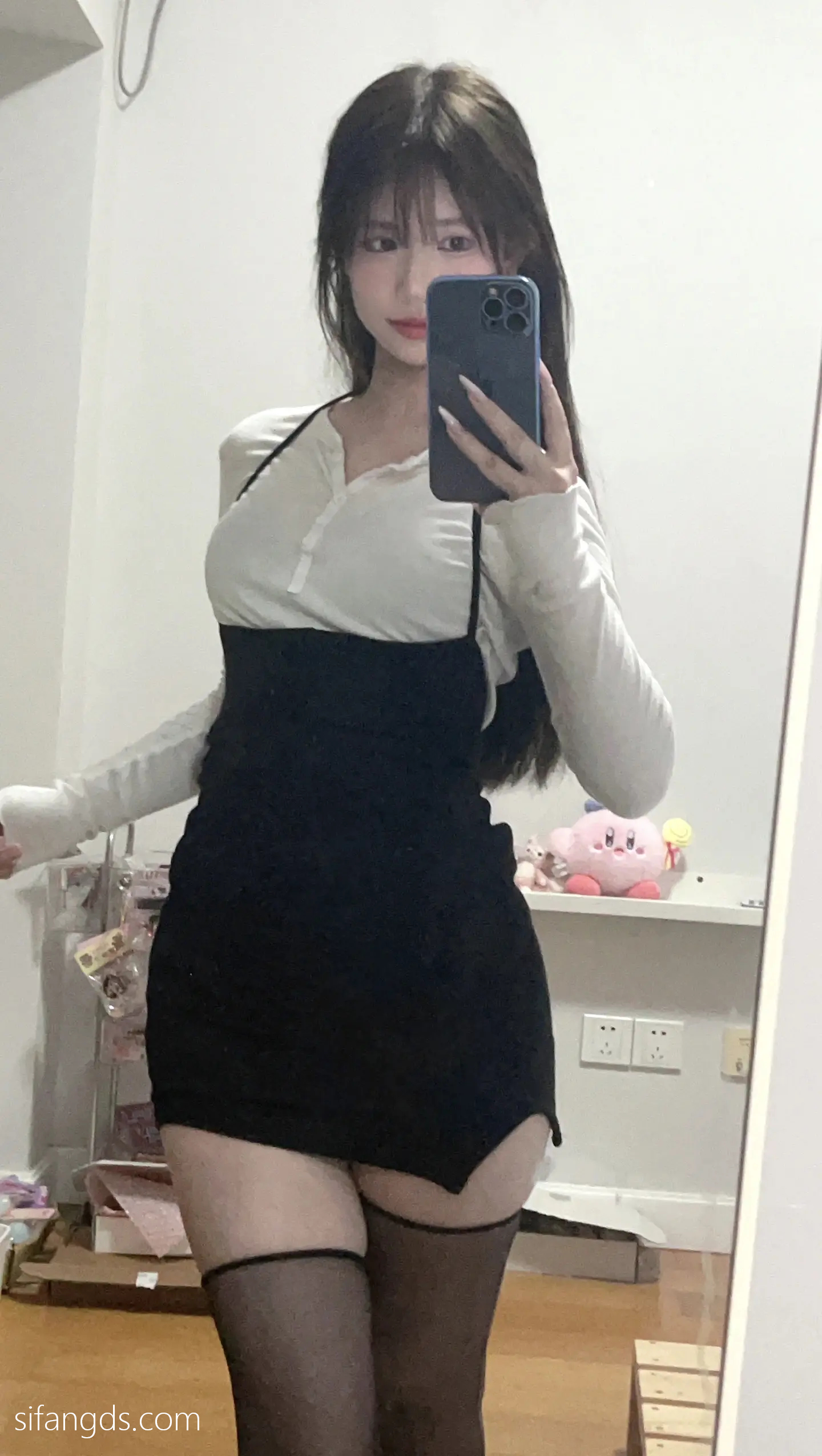 抖音反差女神『宥子oct9』最新定制道具自慰，风骚气质高挑身材男人看了就想侵犯穷人女神富人玩物精盆