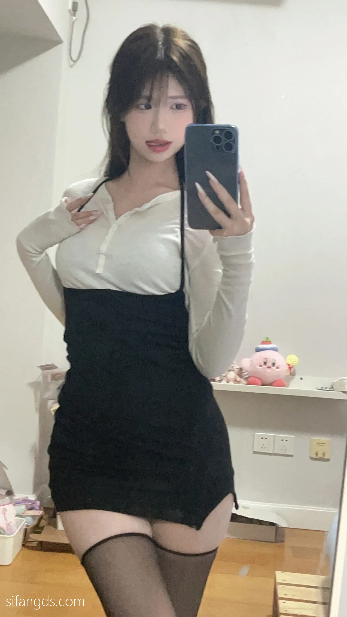 抖音反差女神『宥子oct9』最新定制道具自慰，风骚气质高挑身材男人看了就想侵犯穷人女神富人玩物精盆