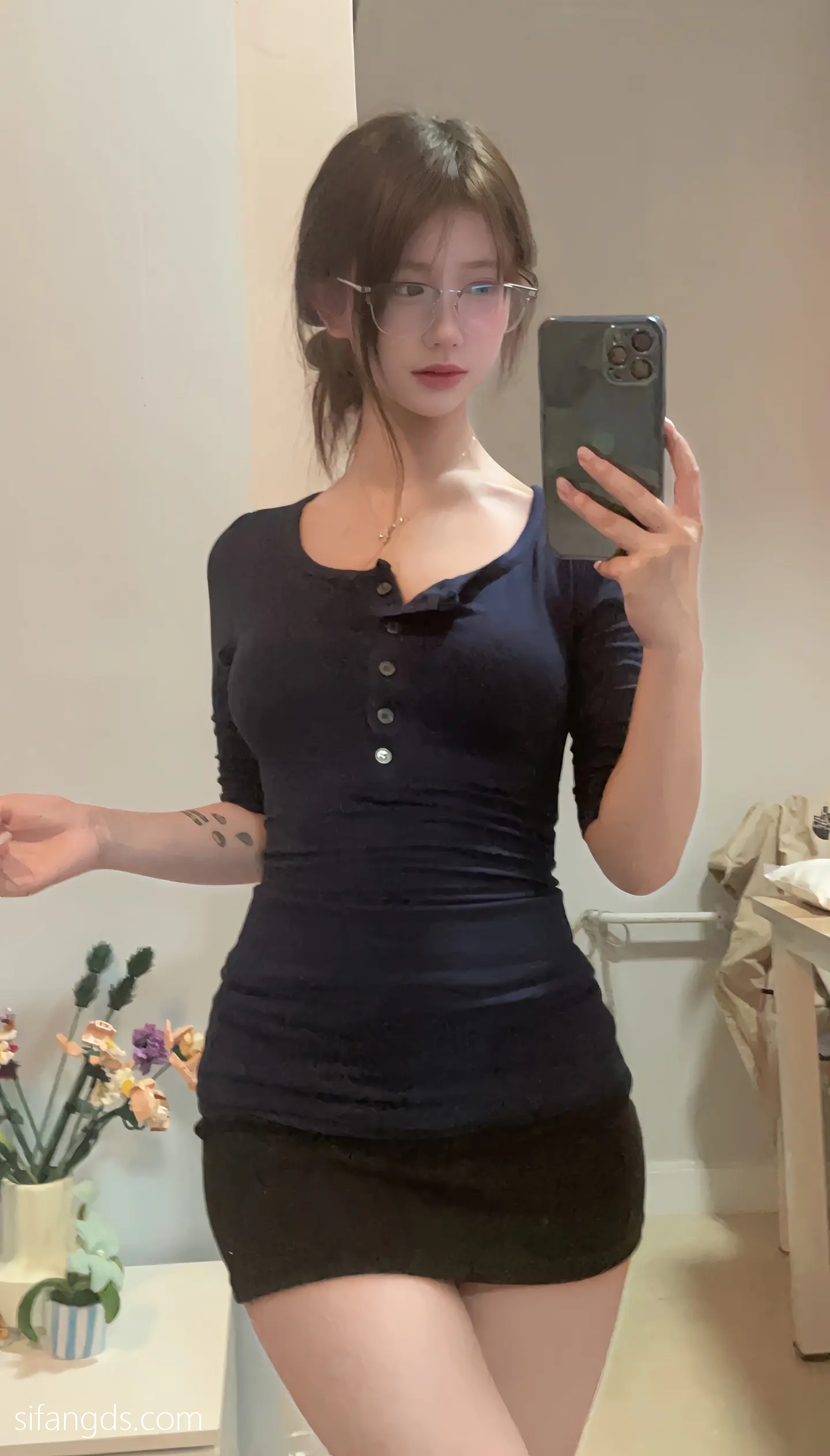 抖音反差女神『宥子oct9』最新定制道具自慰，风骚气质高挑身材男人看了就想侵犯穷人女神富人玩物精盆