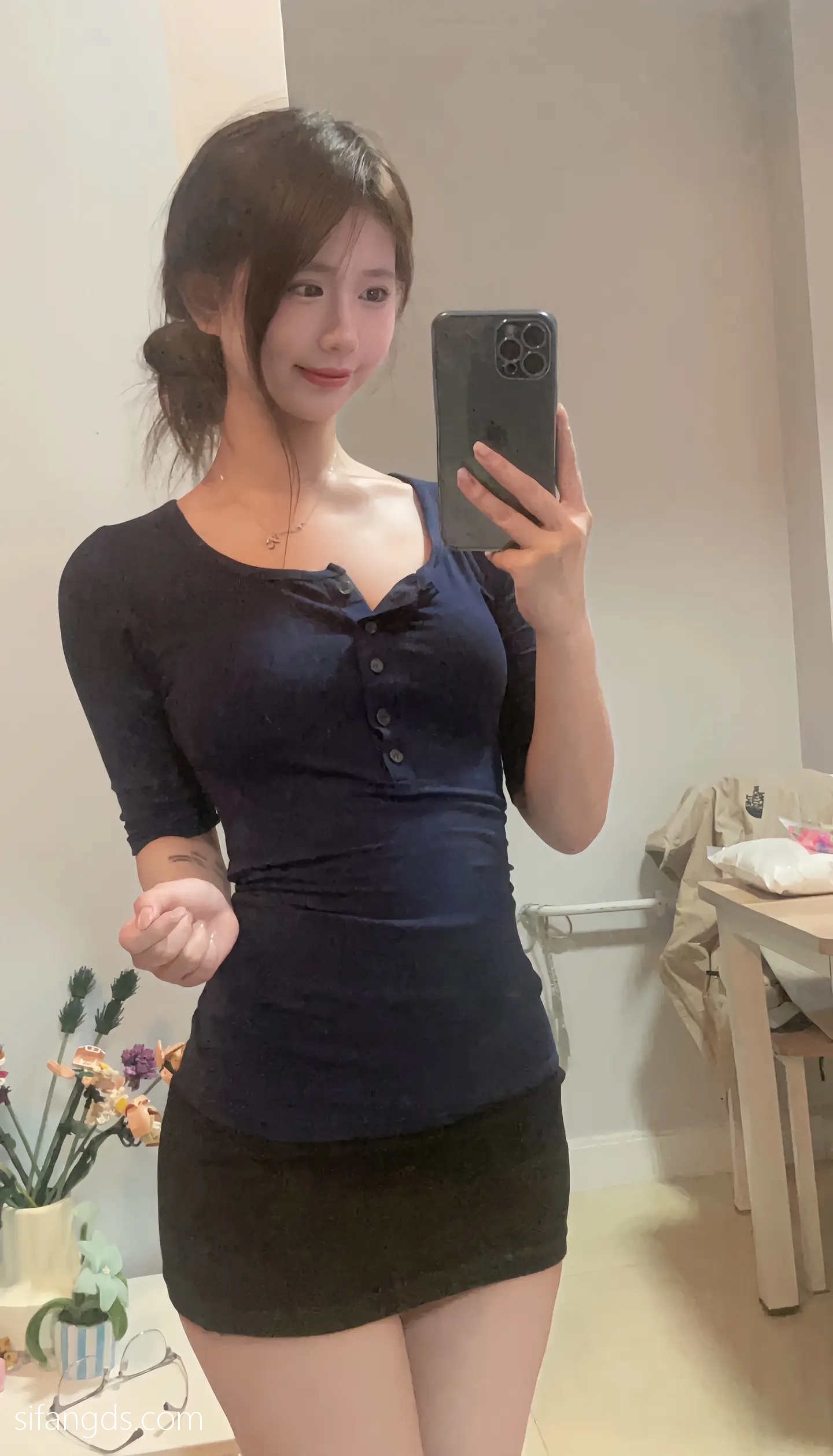 抖音反差女神『宥子oct9』最新定制道具自慰，风骚气质高挑身材男人看了就想侵犯穷人女神富人玩物精盆