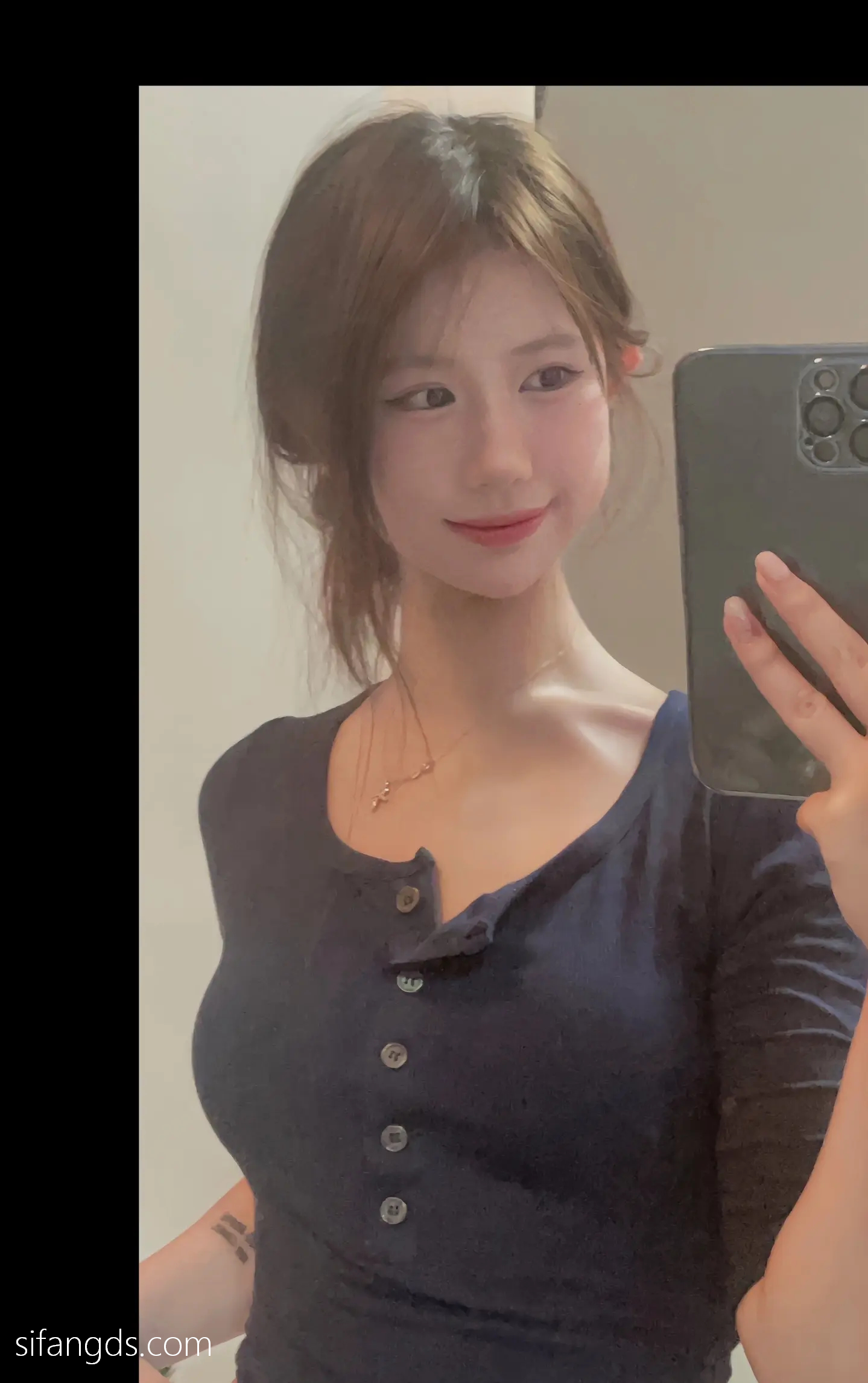 抖音反差女神『宥子oct9』最新定制道具自慰，风骚气质高挑身材男人看了就想侵犯穷人女神富人玩物精盆