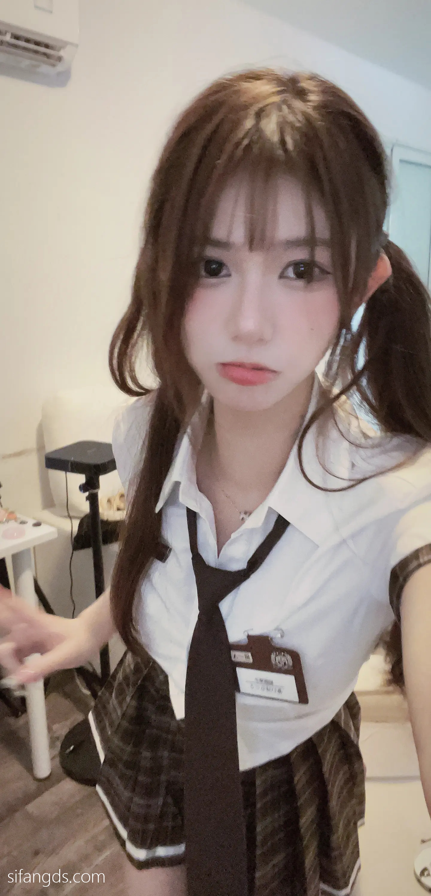 抖音反差女神『宥子oct9』最新定制道具自慰，风骚气质高挑身材男人看了就想侵犯穷人女神富人玩物精盆