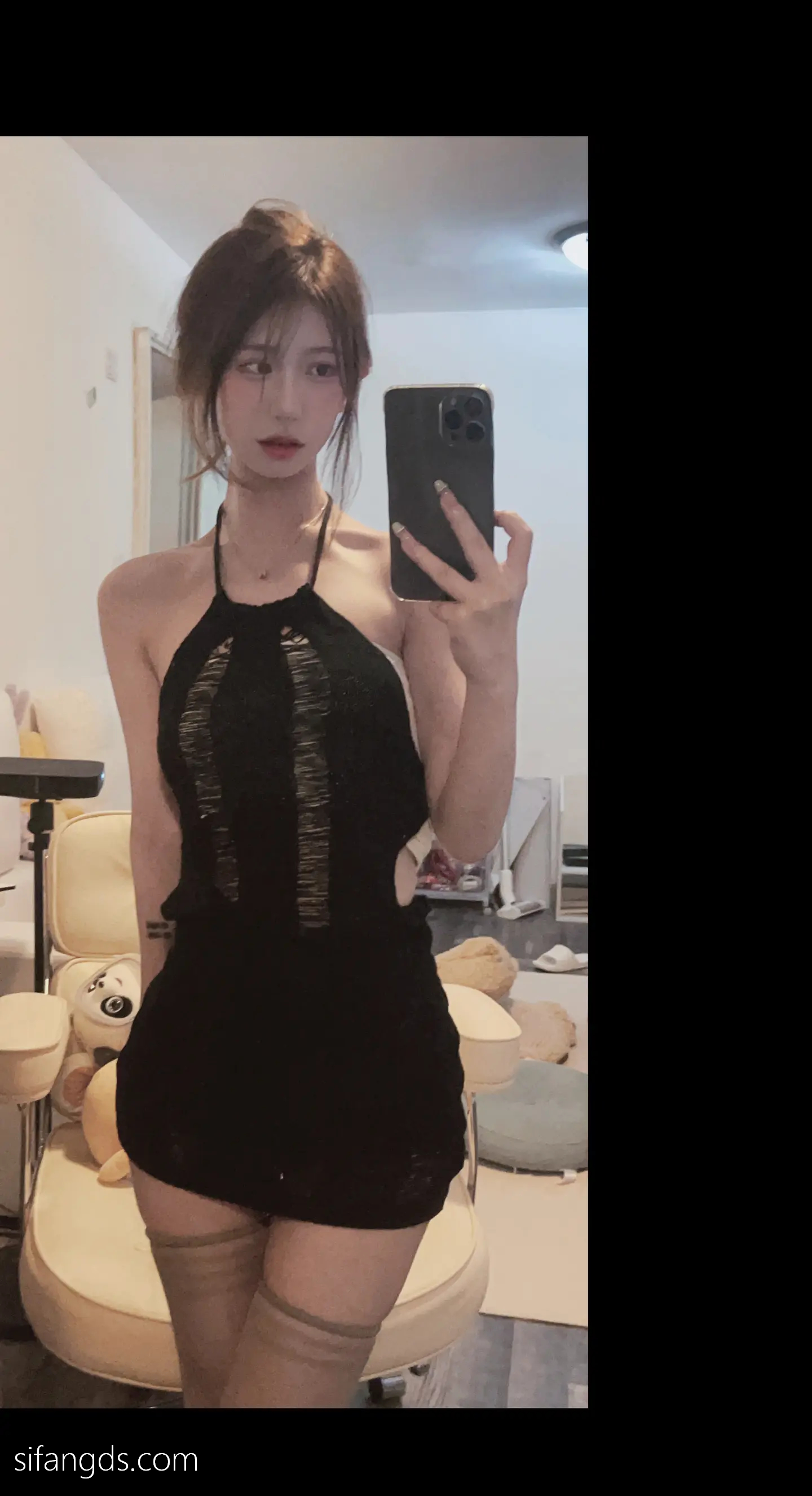 抖音反差女神『宥子oct9』最新定制道具自慰，风骚气质高挑身材男人看了就想侵犯穷人女神富人玩物精盆