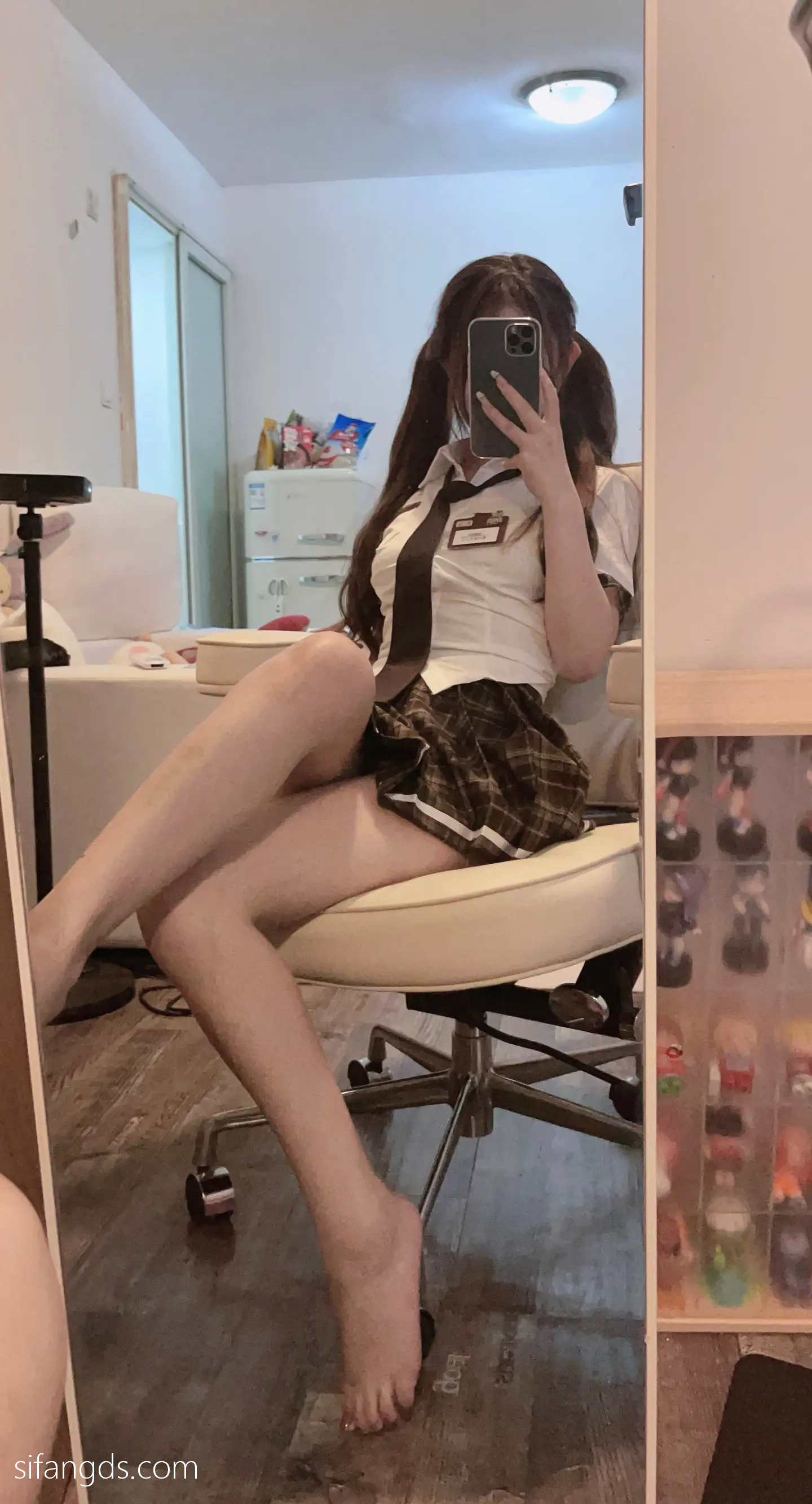 抖音反差女神『宥子oct9』最新定制道具自慰，风骚气质高挑身材男人看了就想侵犯穷人女神富人玩物精盆