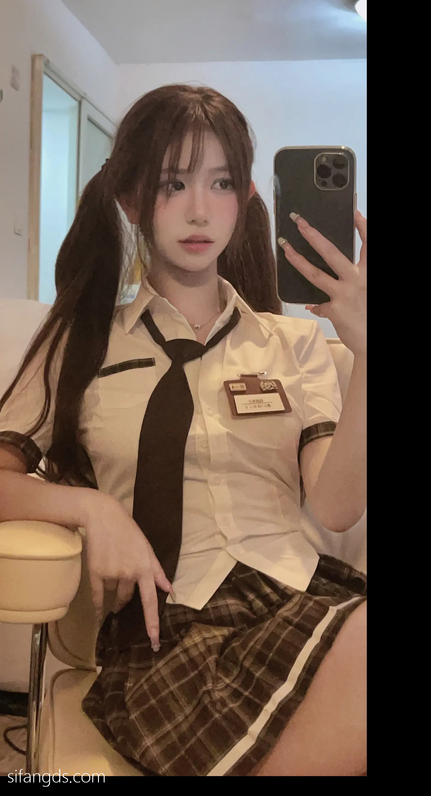 抖音反差女神『宥子oct9』最新定制道具自慰，风骚气质高挑身材男人看了就想侵犯穷人女神富人玩物精盆