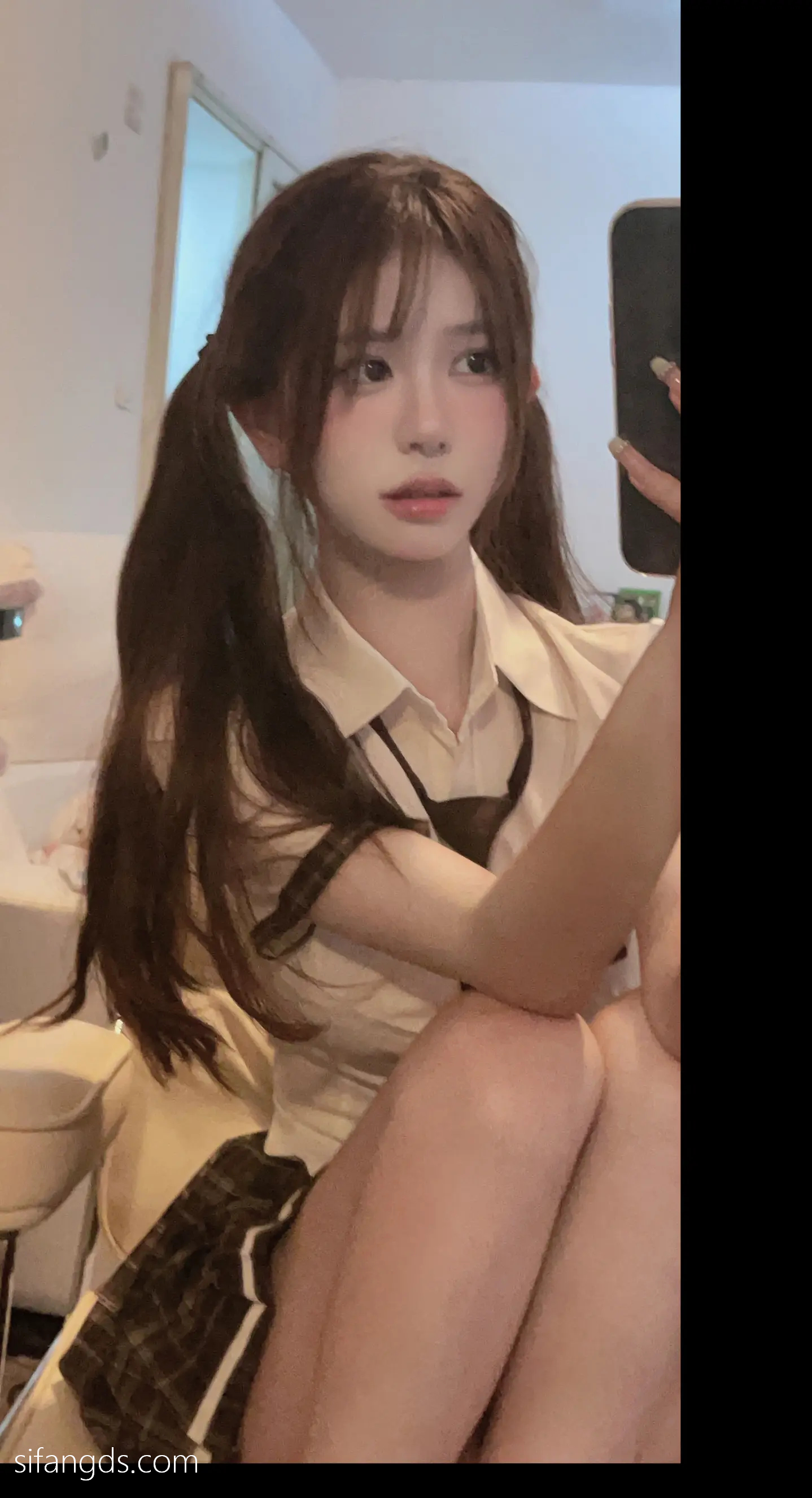 抖音反差女神『宥子oct9』最新定制道具自慰，风骚气质高挑身材男人看了就想侵犯穷人女神富人玩物精盆