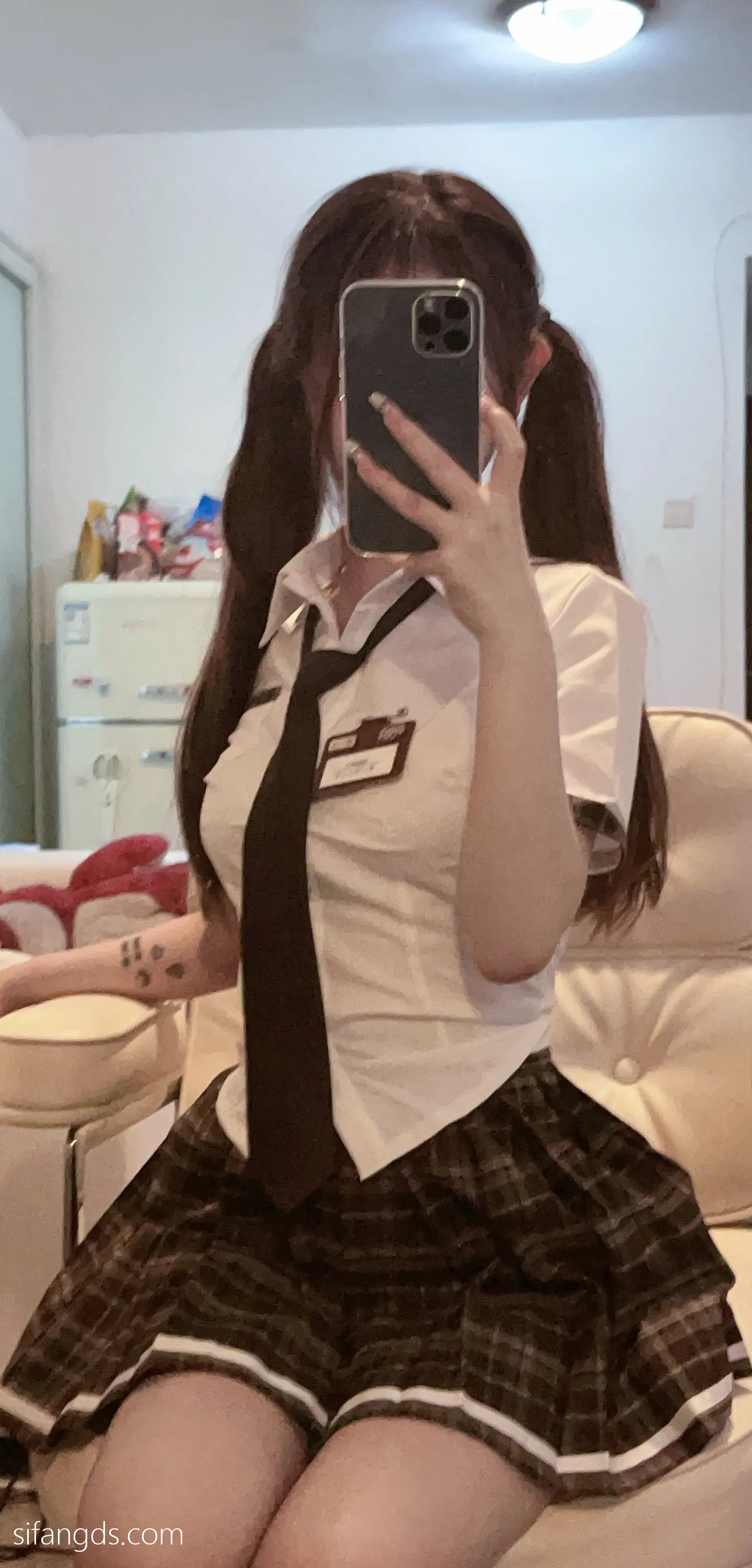 抖音反差女神『宥子oct9』最新定制道具自慰，风骚气质高挑身材男人看了就想侵犯穷人女神富人玩物精盆