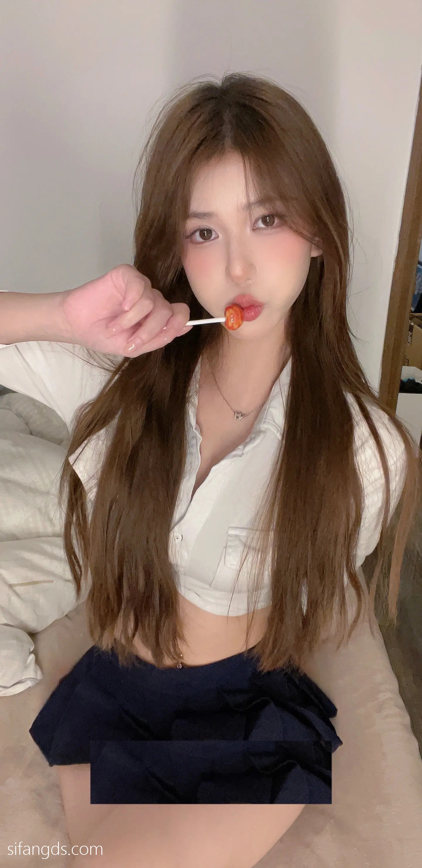 抖音反差女神『宥子oct9』最新定制道具自慰，风骚气质高挑身材男人看了就想侵犯穷人女神富人玩物精盆