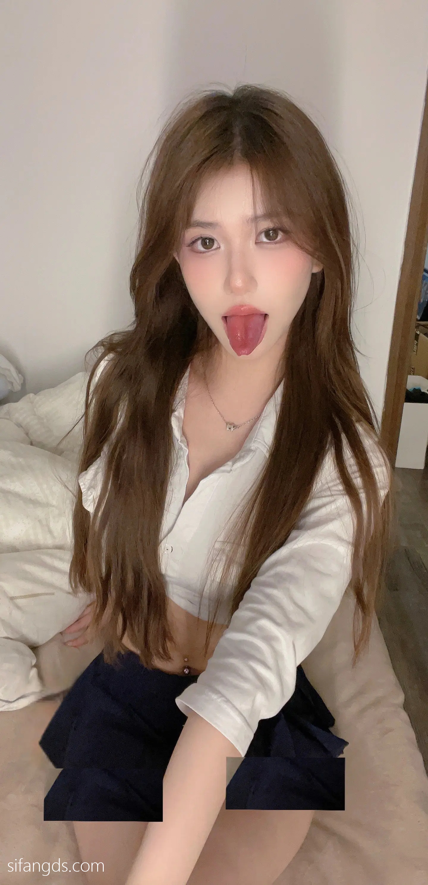 抖音反差女神『宥子oct9』最新定制道具自慰，风骚气质高挑身材男人看了就想侵犯穷人女神富人玩物精盆