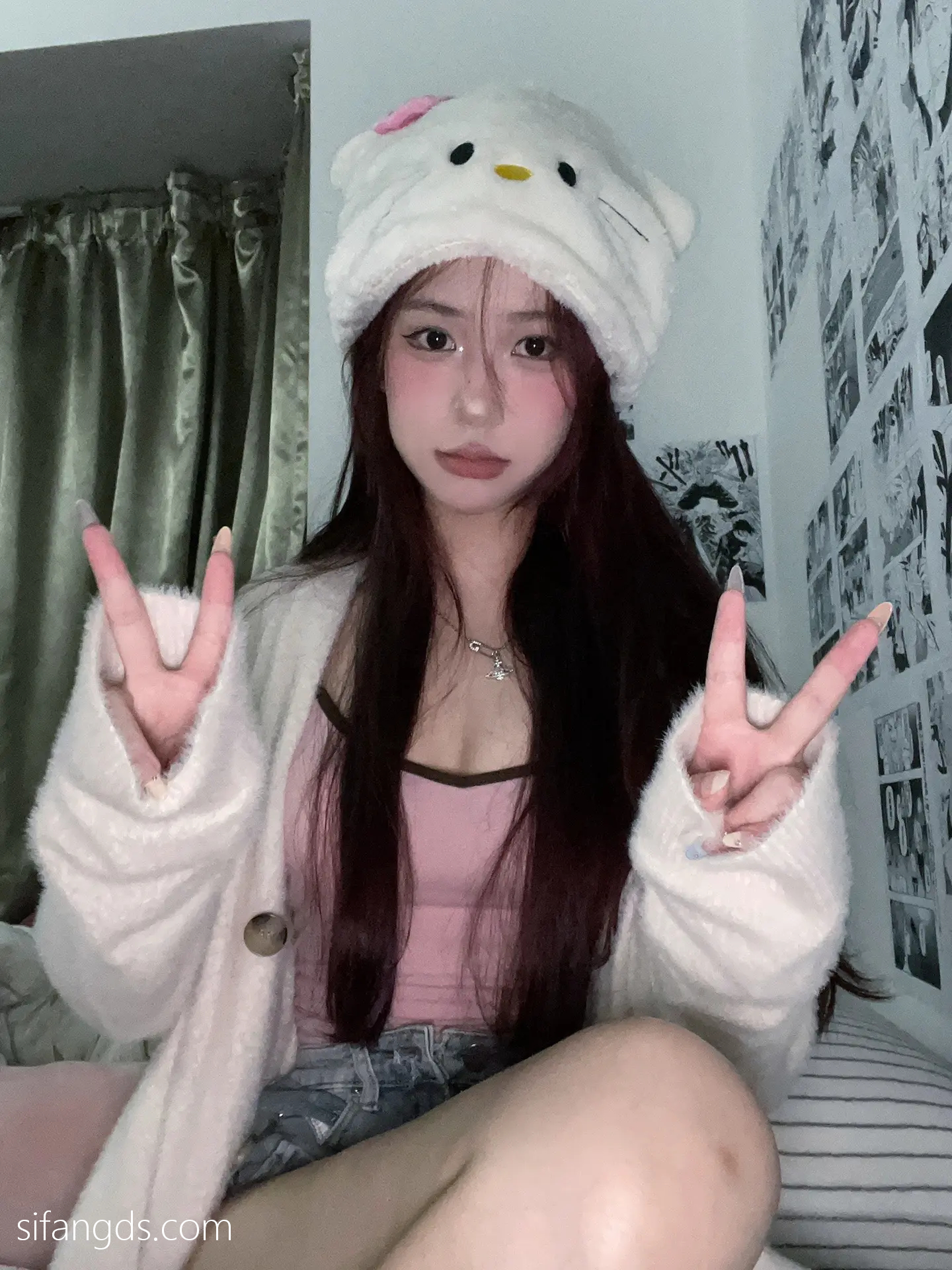 抖音反差女神『宥子oct9』最新定制道具自慰，风骚气质高挑身材男人看了就想侵犯穷人女神富人玩物精盆