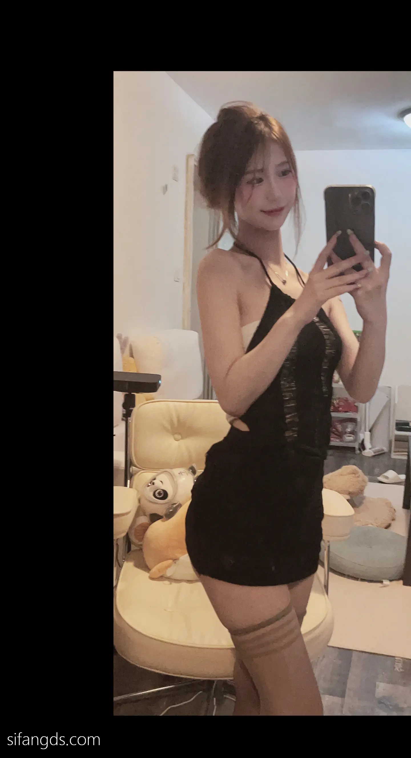 抖音反差女神『宥子oct9』最新定制道具自慰，风骚气质高挑身材男人看了就想侵犯穷人女神富人玩物精盆