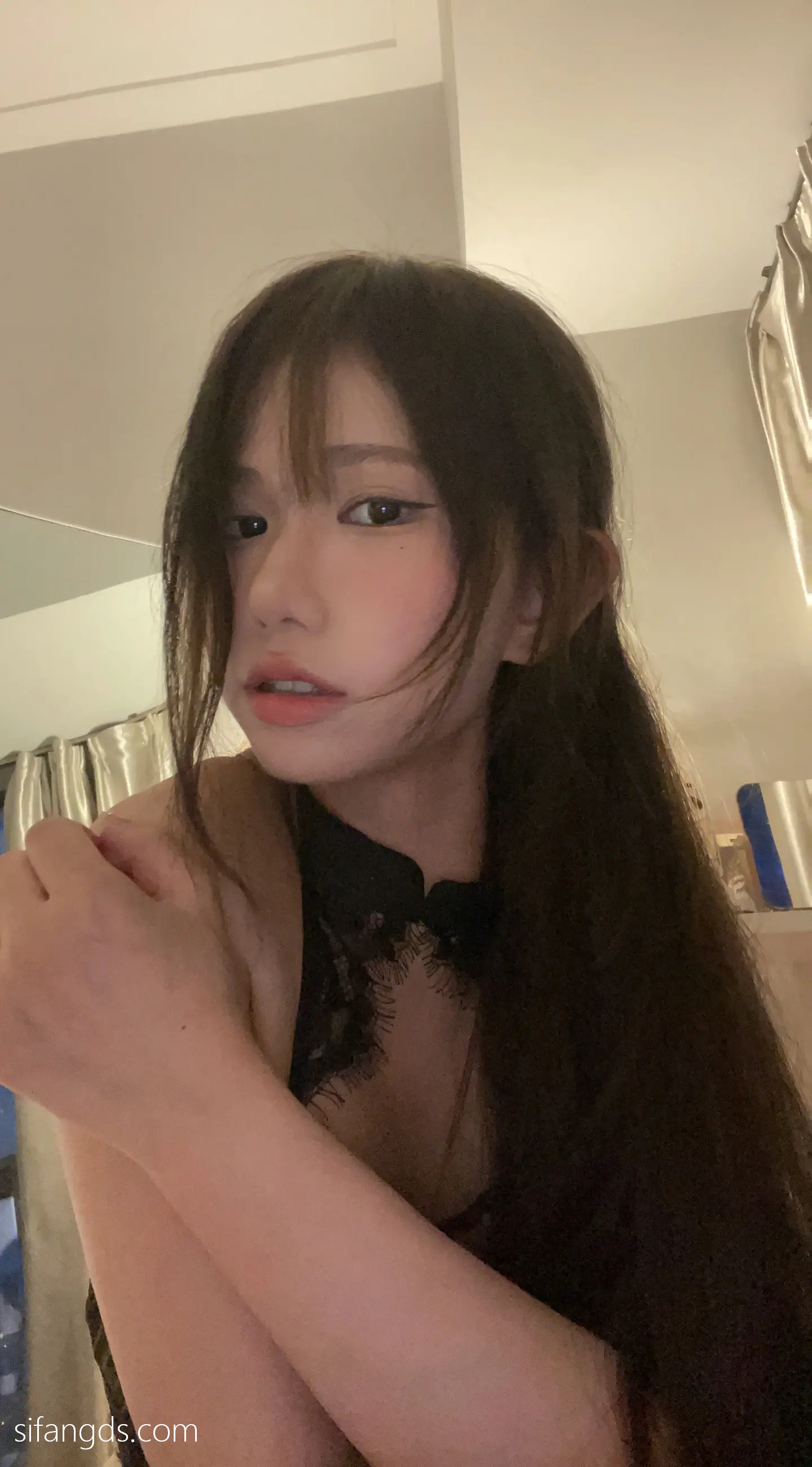 抖音反差女神『宥子oct9』最新定制道具自慰，风骚气质高挑身材男人看了就想侵犯穷人女神富人玩物精盆