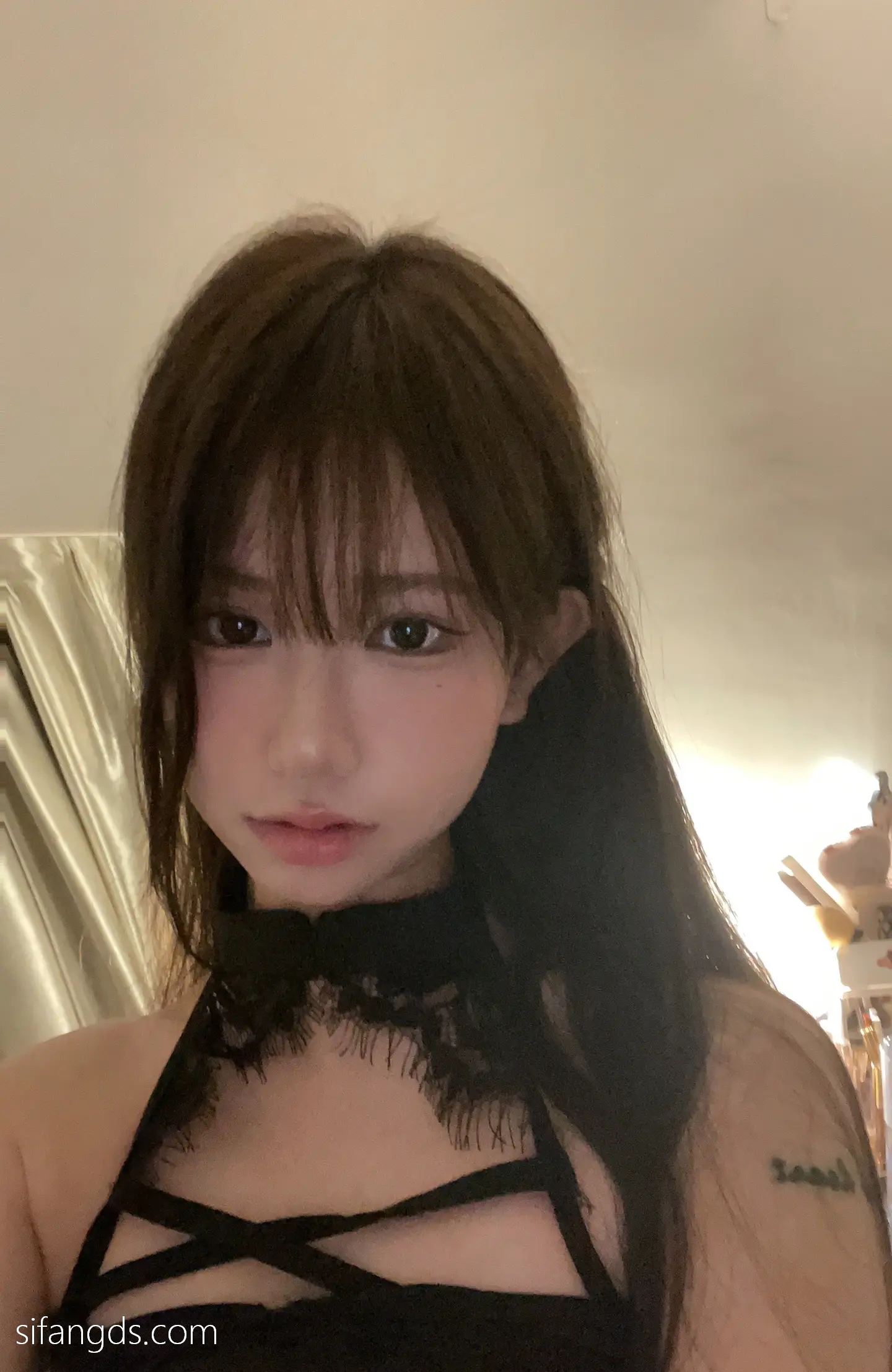 抖音反差女神『宥子oct9』最新定制道具自慰，风骚气质高挑身材男人看了就想侵犯穷人女神富人玩物精盆