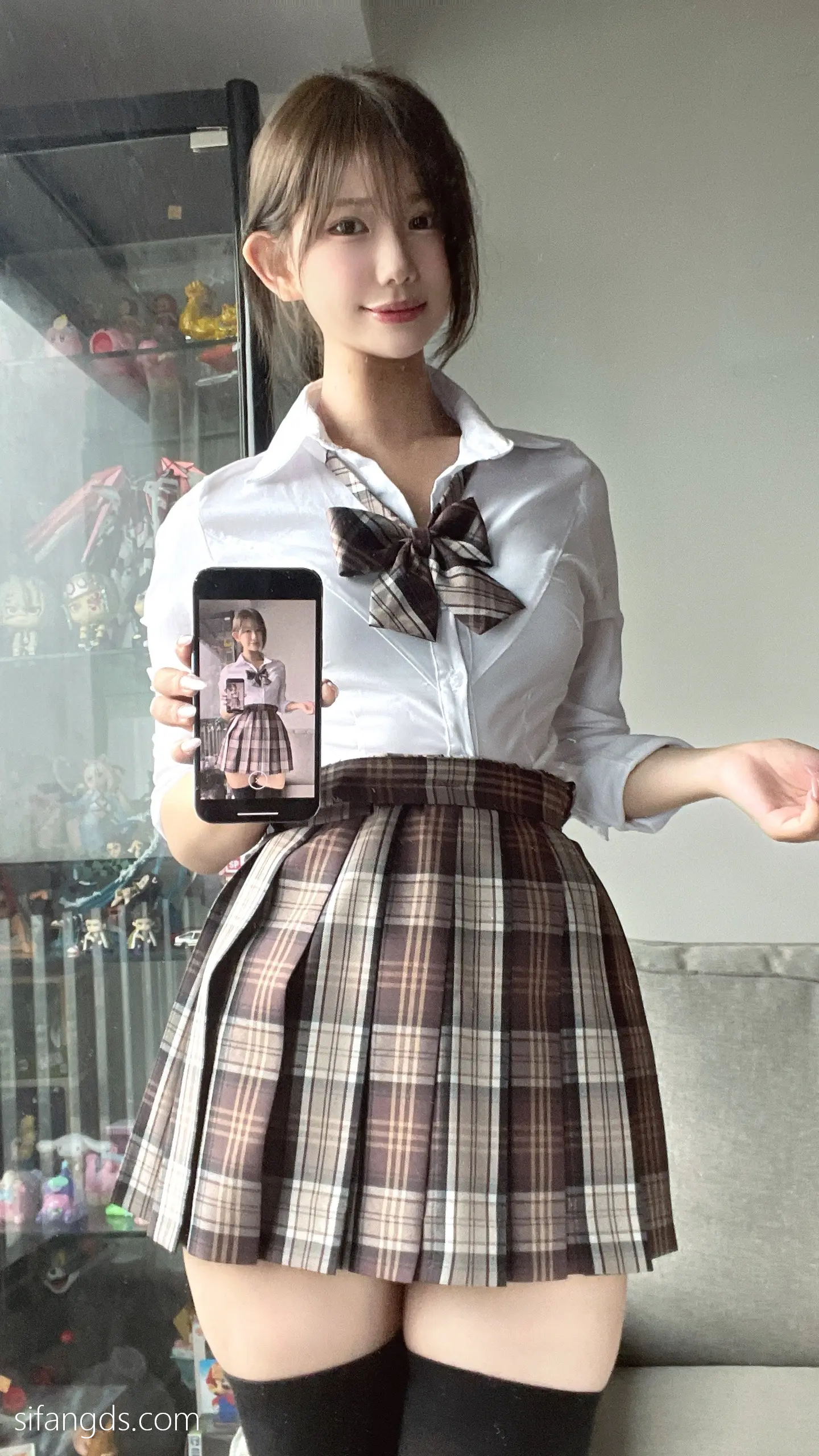 抖音反差女神『宥子oct9』最新定制道具自慰，风骚气质高挑身材男人看了就想侵犯穷人女神富人玩物精盆