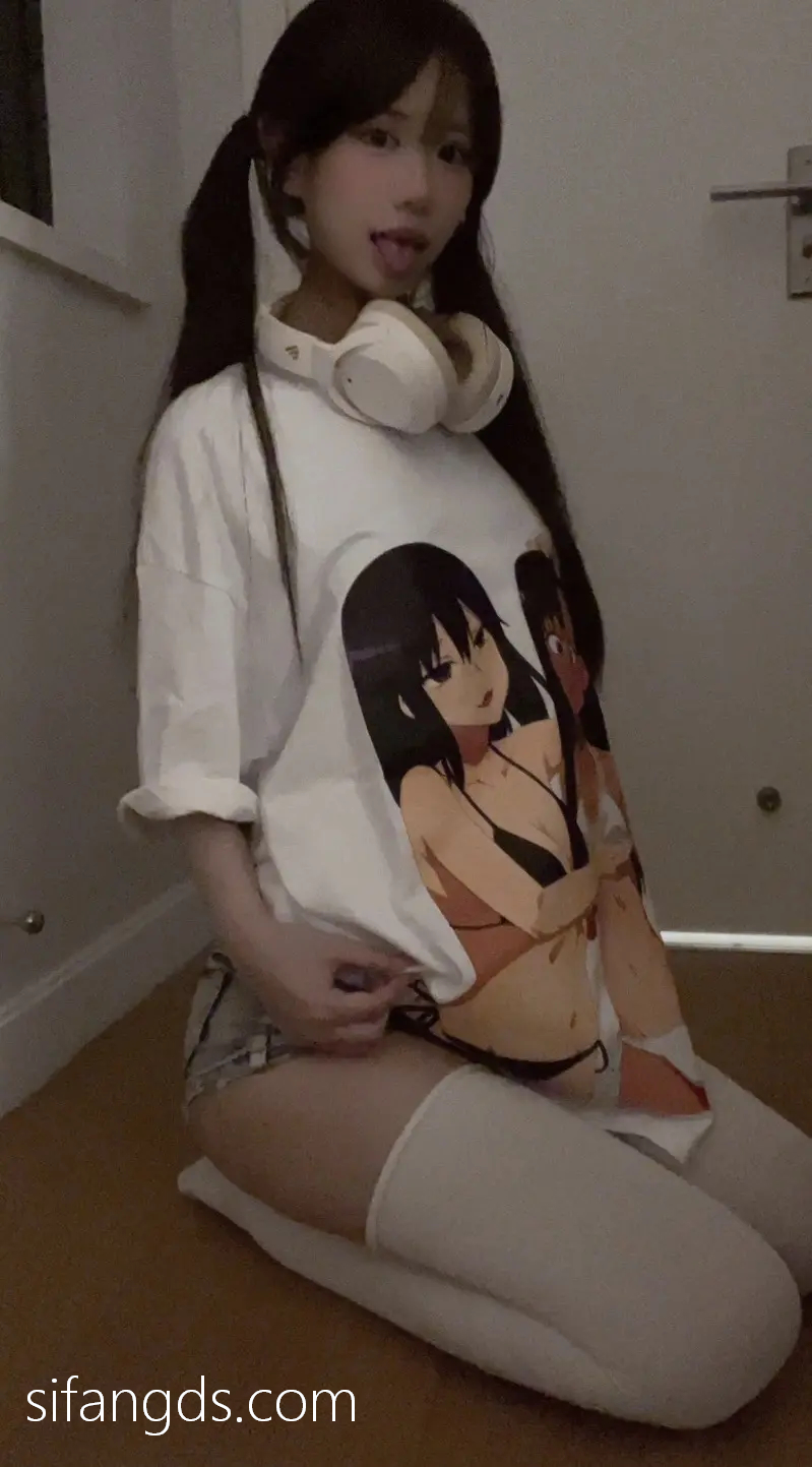 抖音反差女神『宥子oct9』最新定制道具自慰，风骚气质高挑身材男人看了就想侵犯穷人女神富人玩物精盆