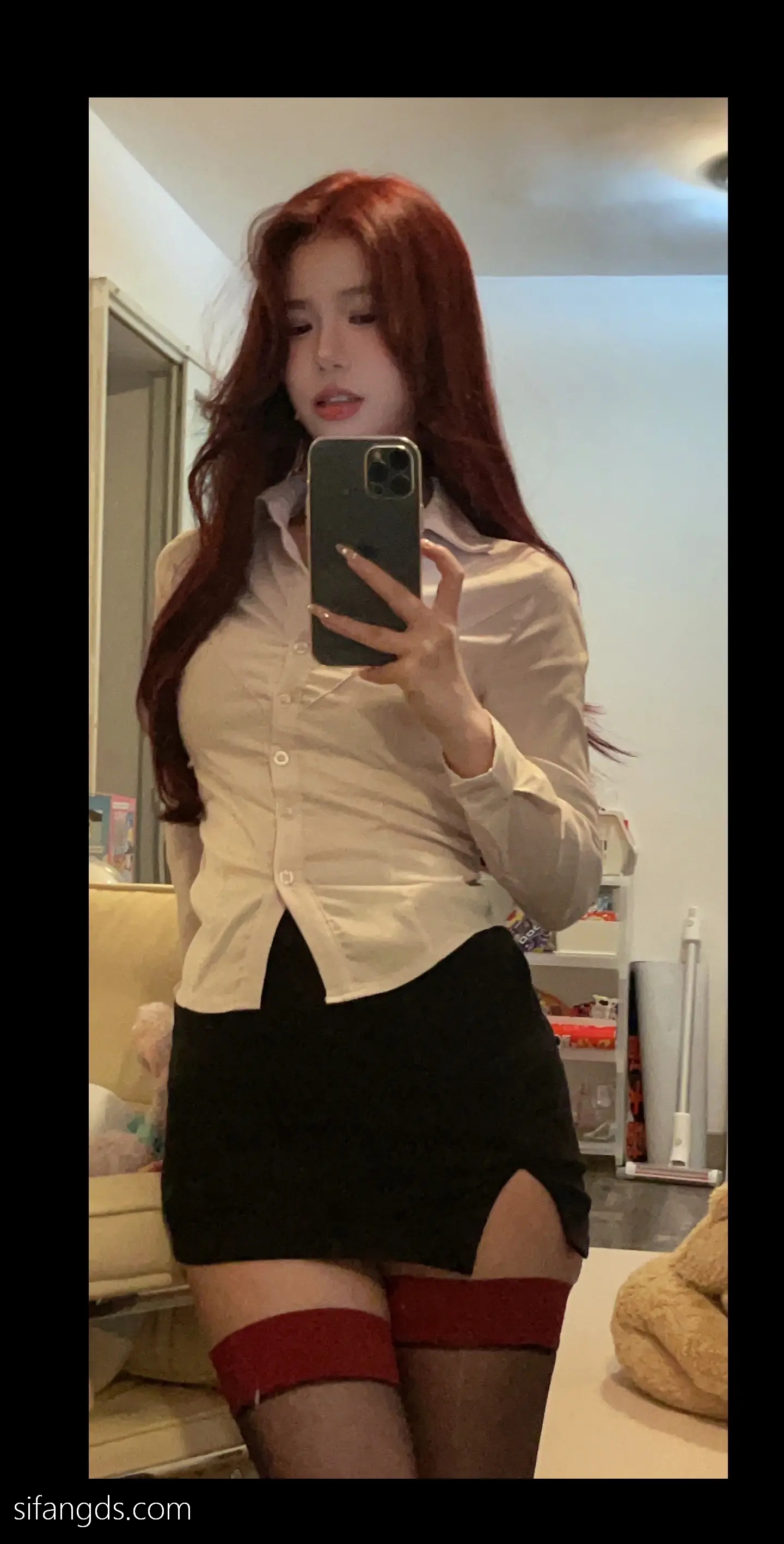 抖音反差女神『宥子oct9』最新定制道具自慰，风骚气质高挑身材男人看了就想侵犯穷人女神富人玩物精盆