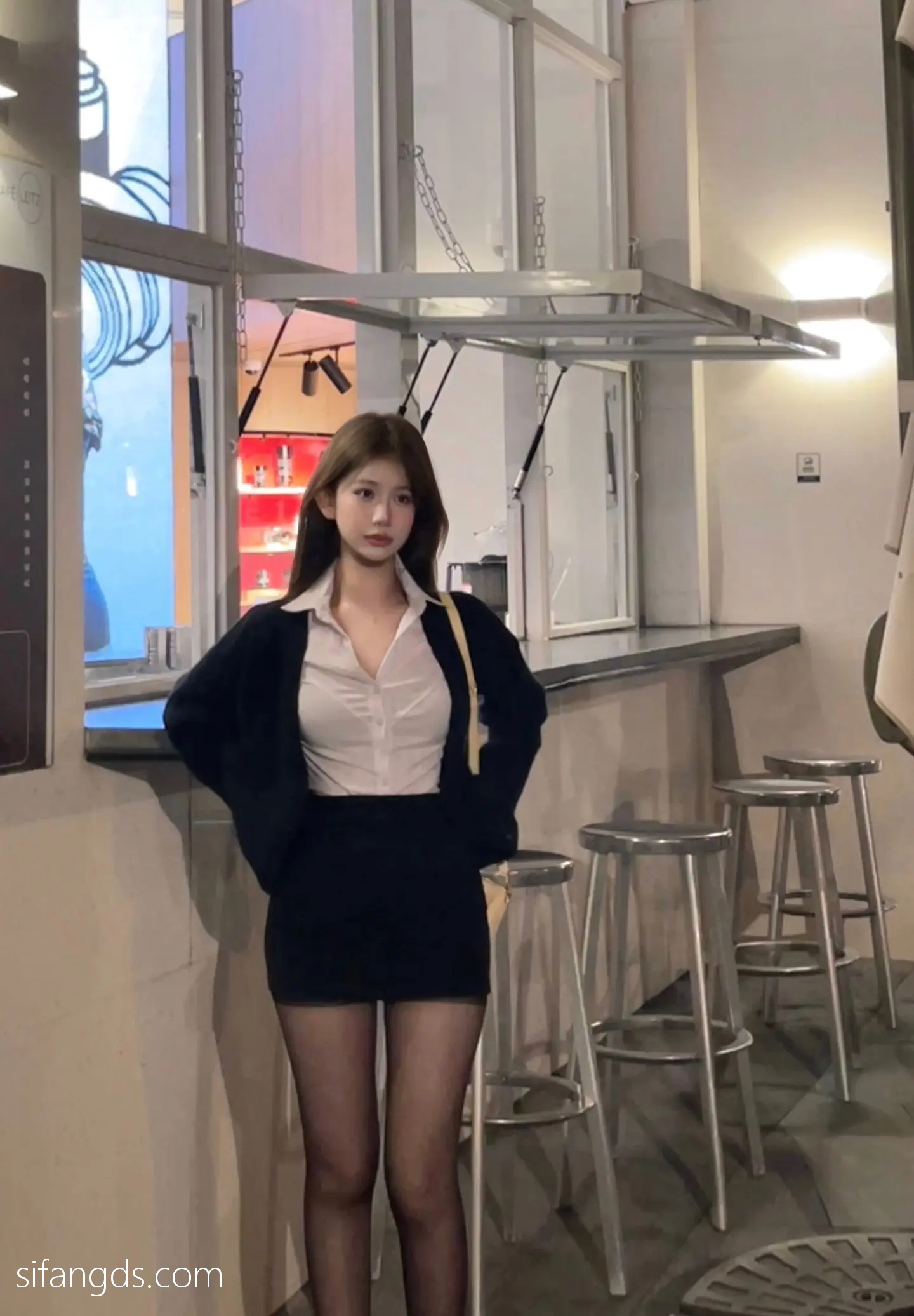 抖音反差女神『宥子oct9』最新定制道具自慰，风骚气质高挑身材男人看了就想侵犯穷人女神富人玩物精盆