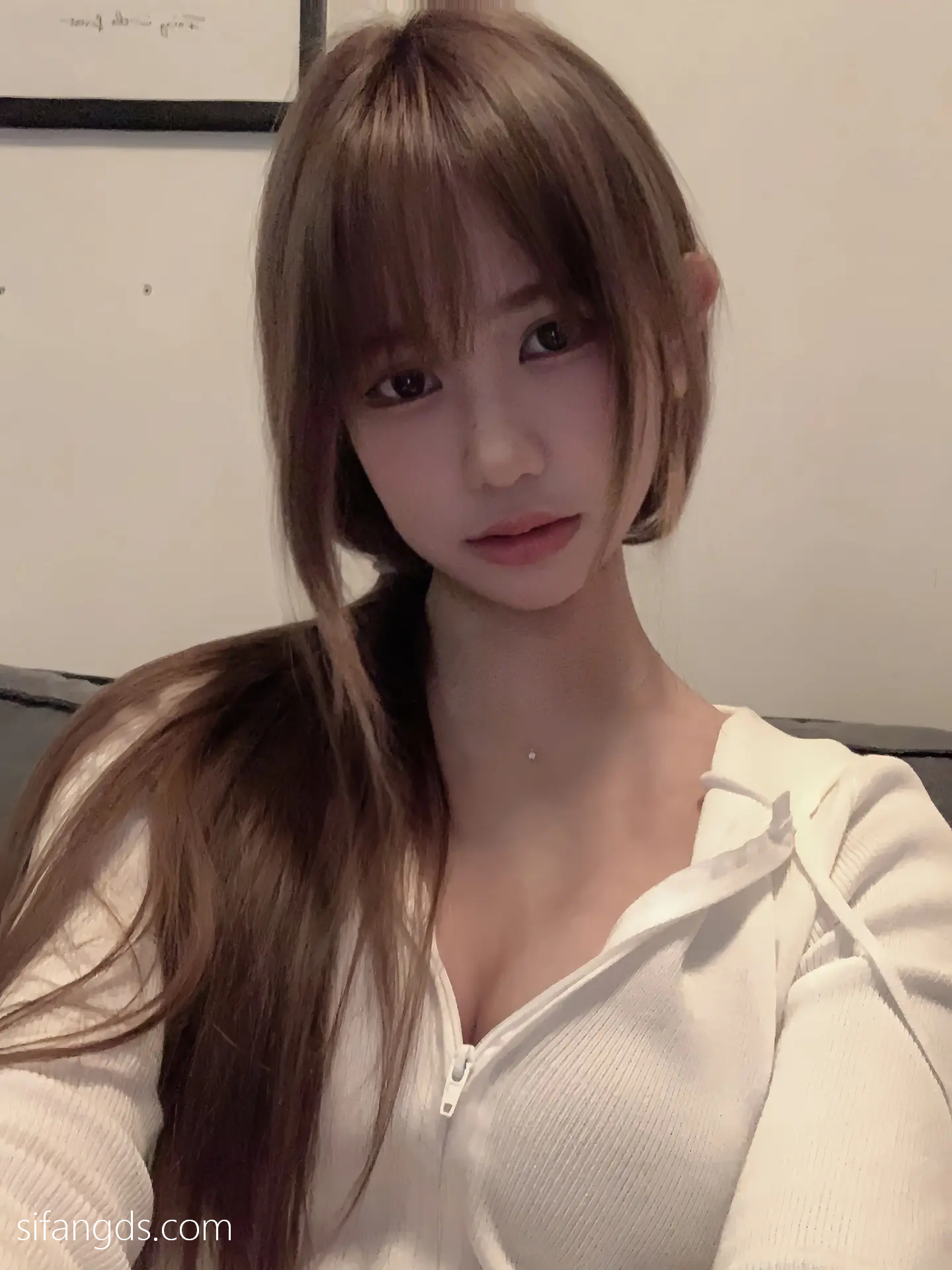 抖音反差女神『宥子oct9』最新定制道具自慰，风骚气质高挑身材男人看了就想侵犯穷人女神富人玩物精盆