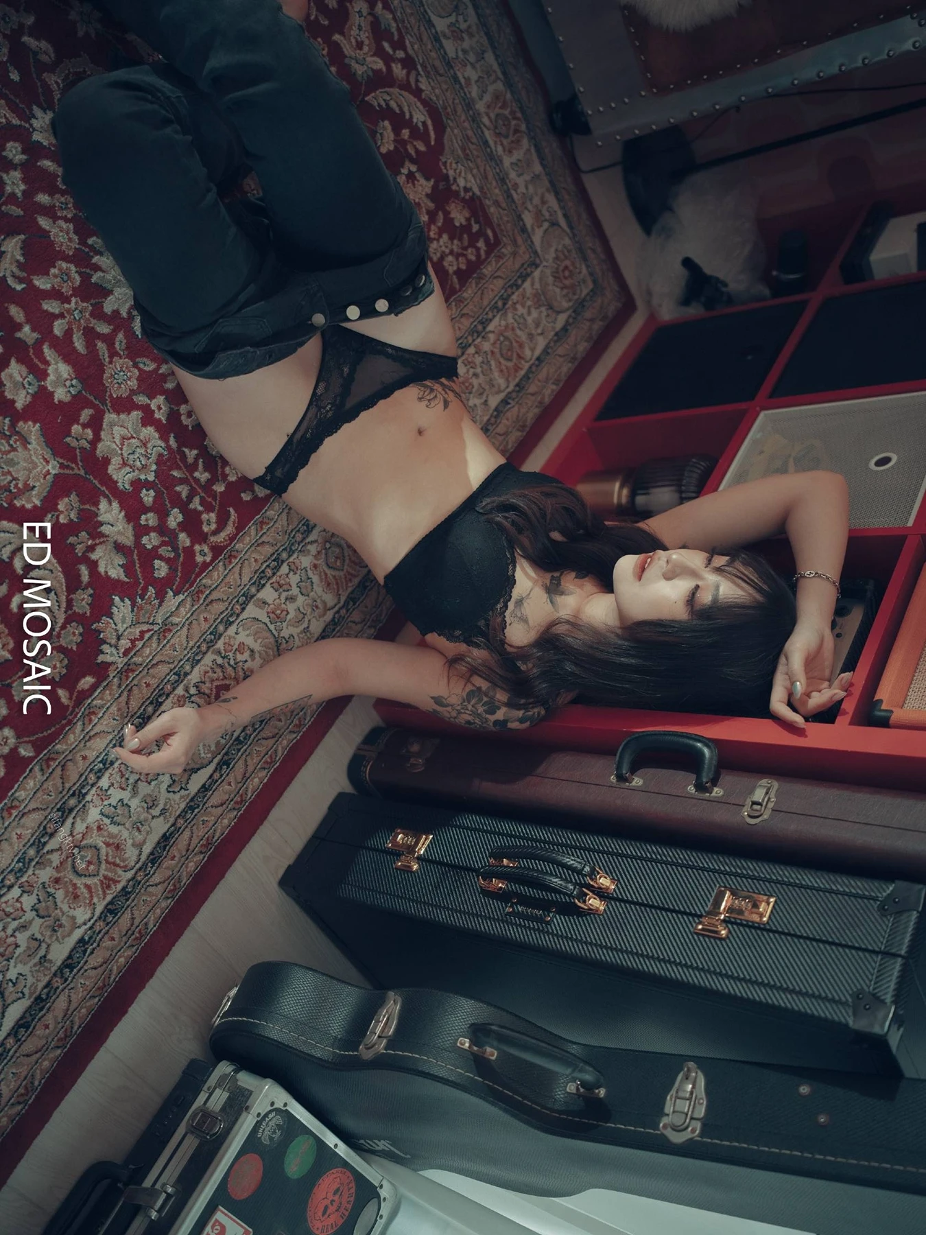 ED Mosaic 原本長腿Kiki拍三人平面寫真結果還是出意外了 Set.01