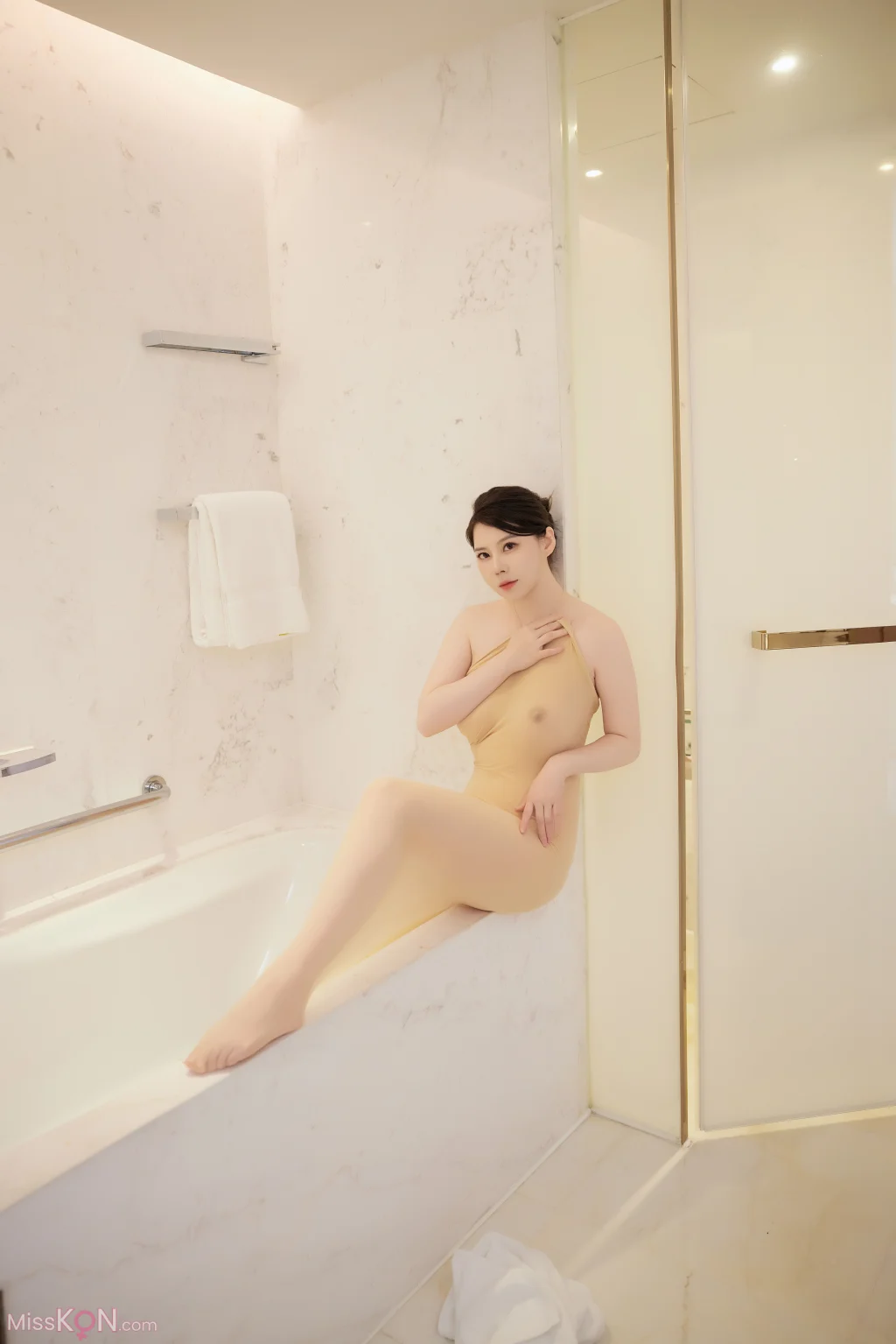 [XR Uncensored] Bai Ru Xue (白茹雪)_ 连体肉丝