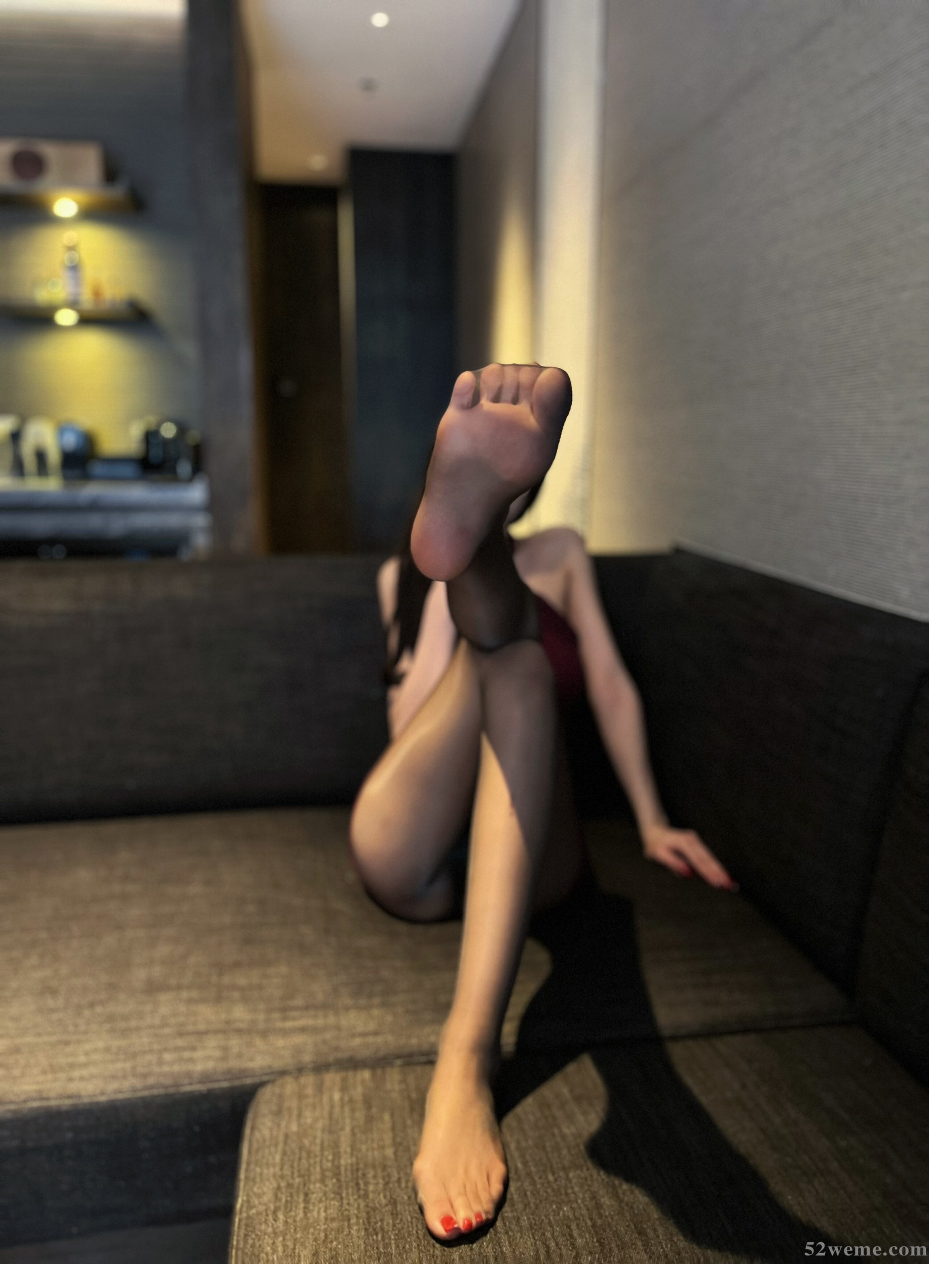 脸红Dearie_ 微密圈丝袜脚踩道具