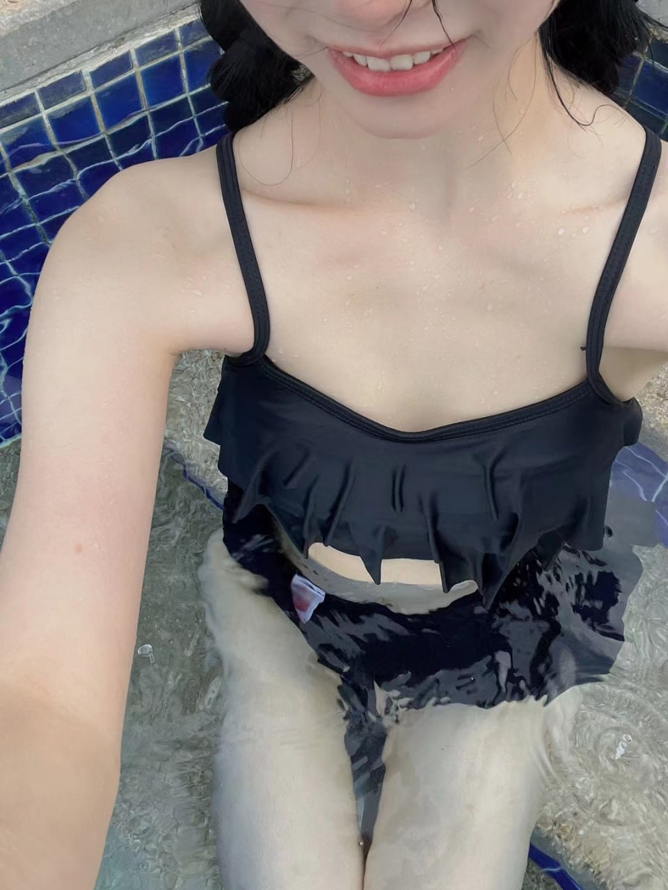 可爱清纯萝莉嫩妹子大尺度私拍收费套图视频