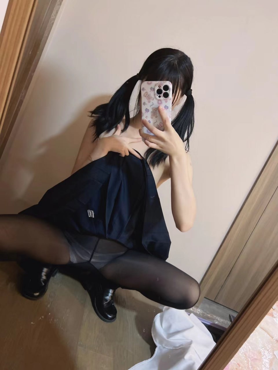 可爱清纯萝莉嫩妹子大尺度私拍收费套图视频