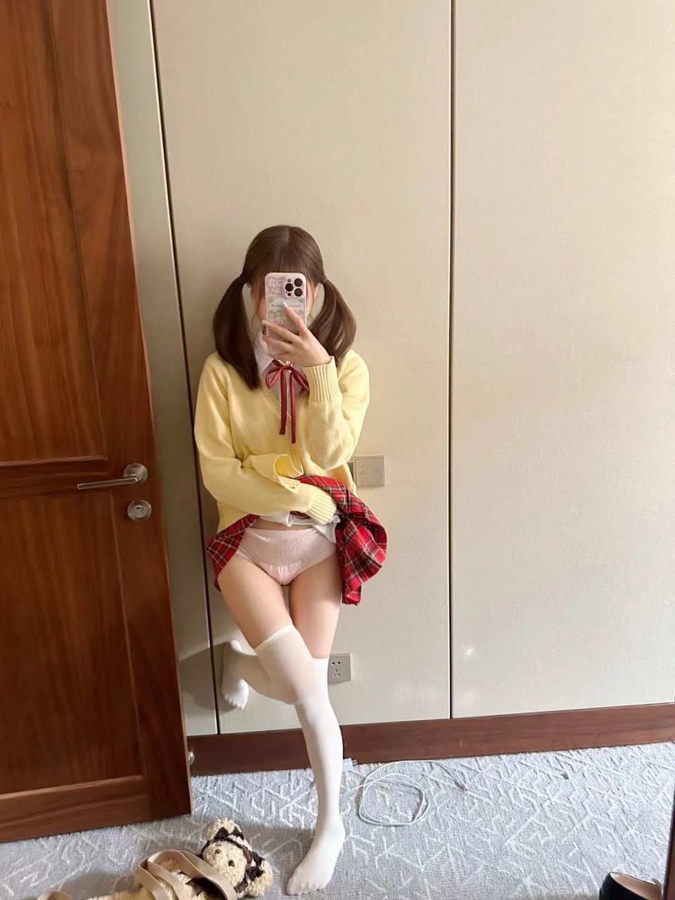 可爱清纯萝莉嫩妹子大尺度私拍收费套图视频