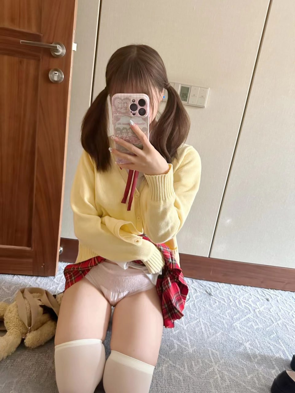 可爱清纯萝莉嫩妹子大尺度私拍收费套图视频