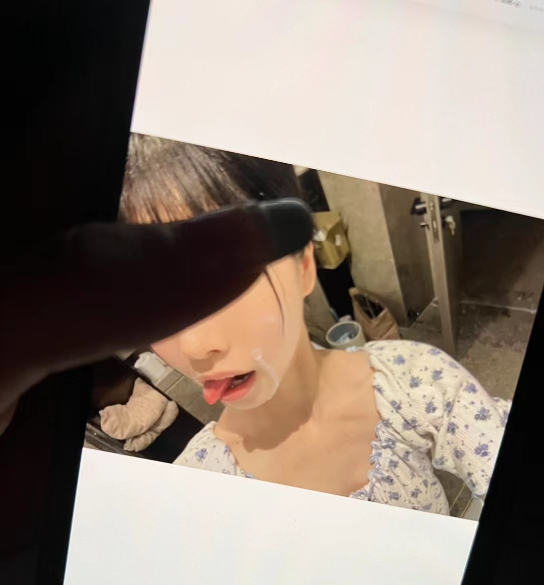 可爱清纯萝莉嫩妹子大尺度私拍收费套图视频