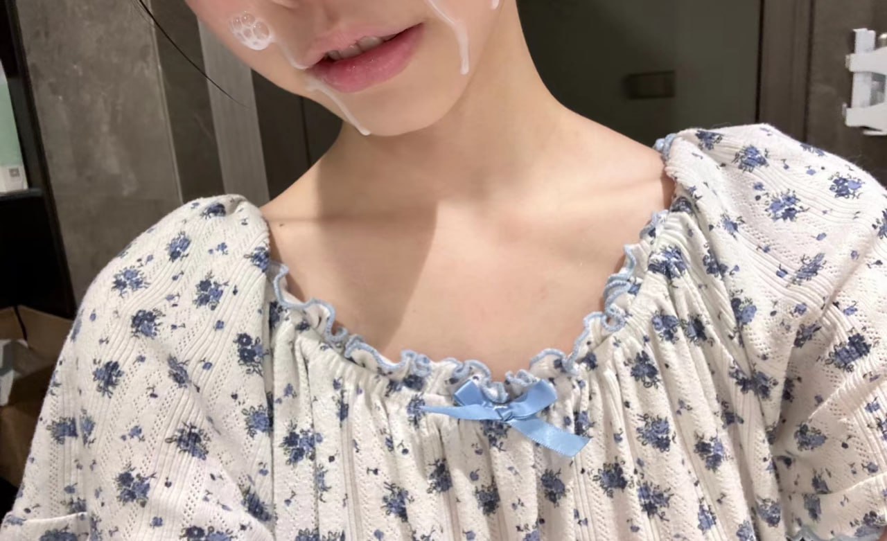 可爱清纯萝莉嫩妹子大尺度私拍收费套图视频