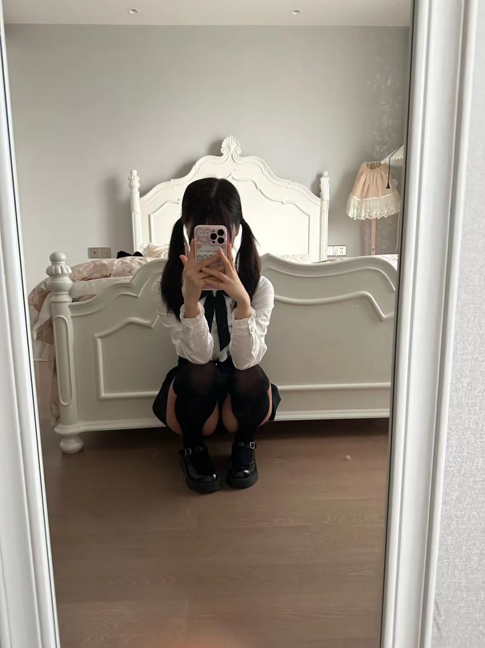 可爱清纯萝莉嫩妹子大尺度私拍收费套图视频