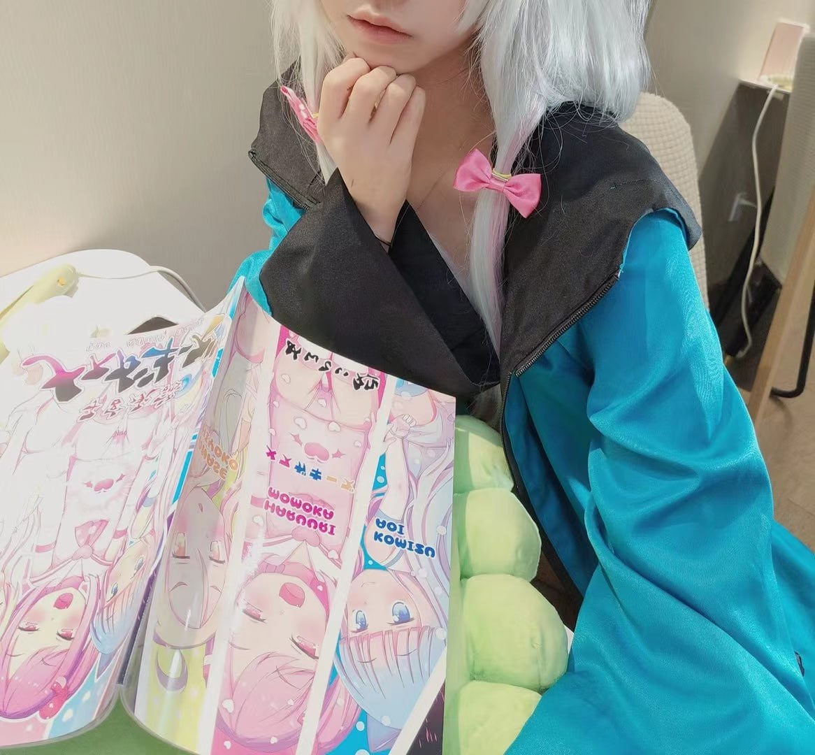 可爱清纯萝莉嫩妹子大尺度私拍收费套图视频