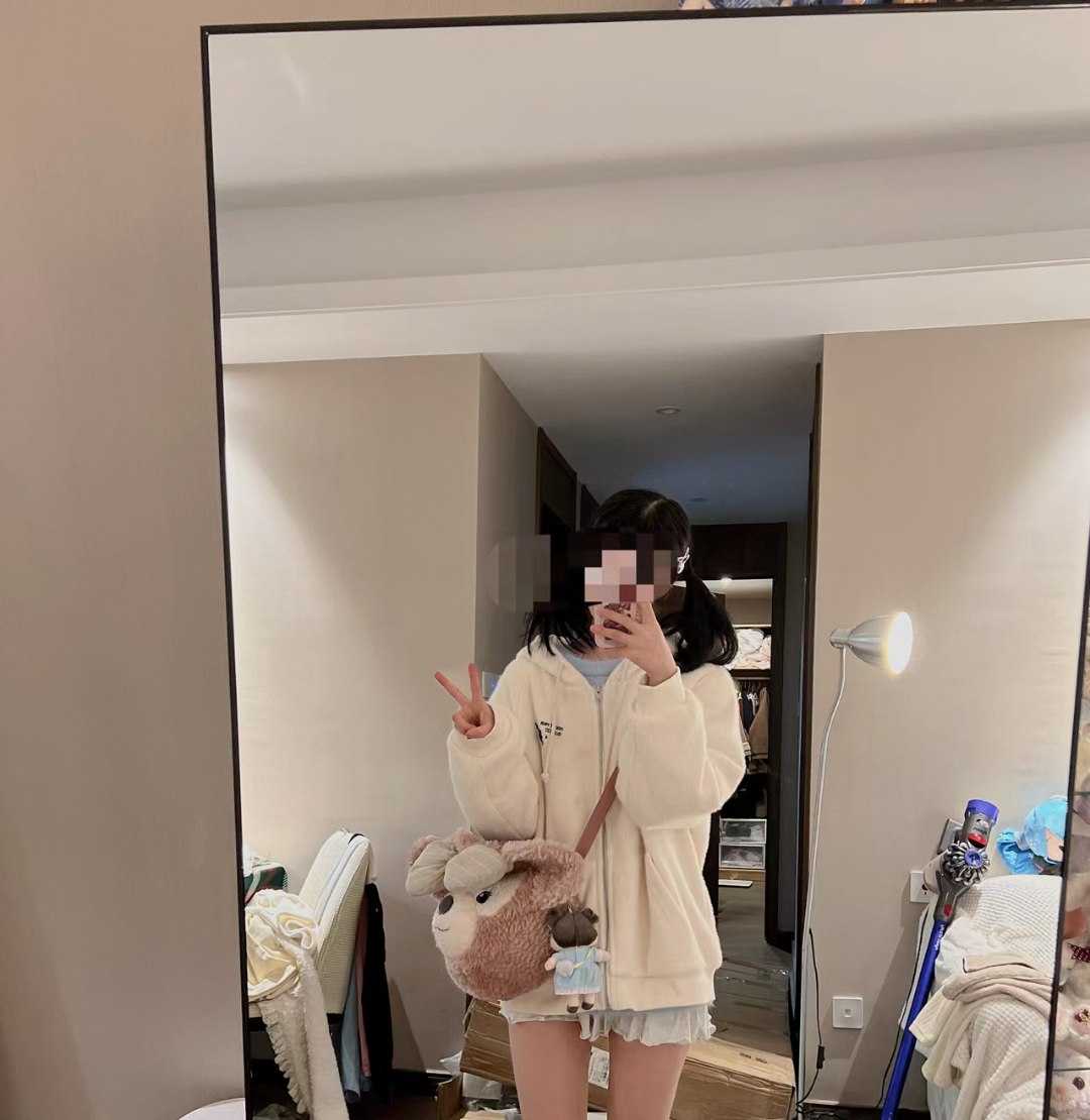 可爱清纯萝莉嫩妹子大尺度私拍收费套图视频